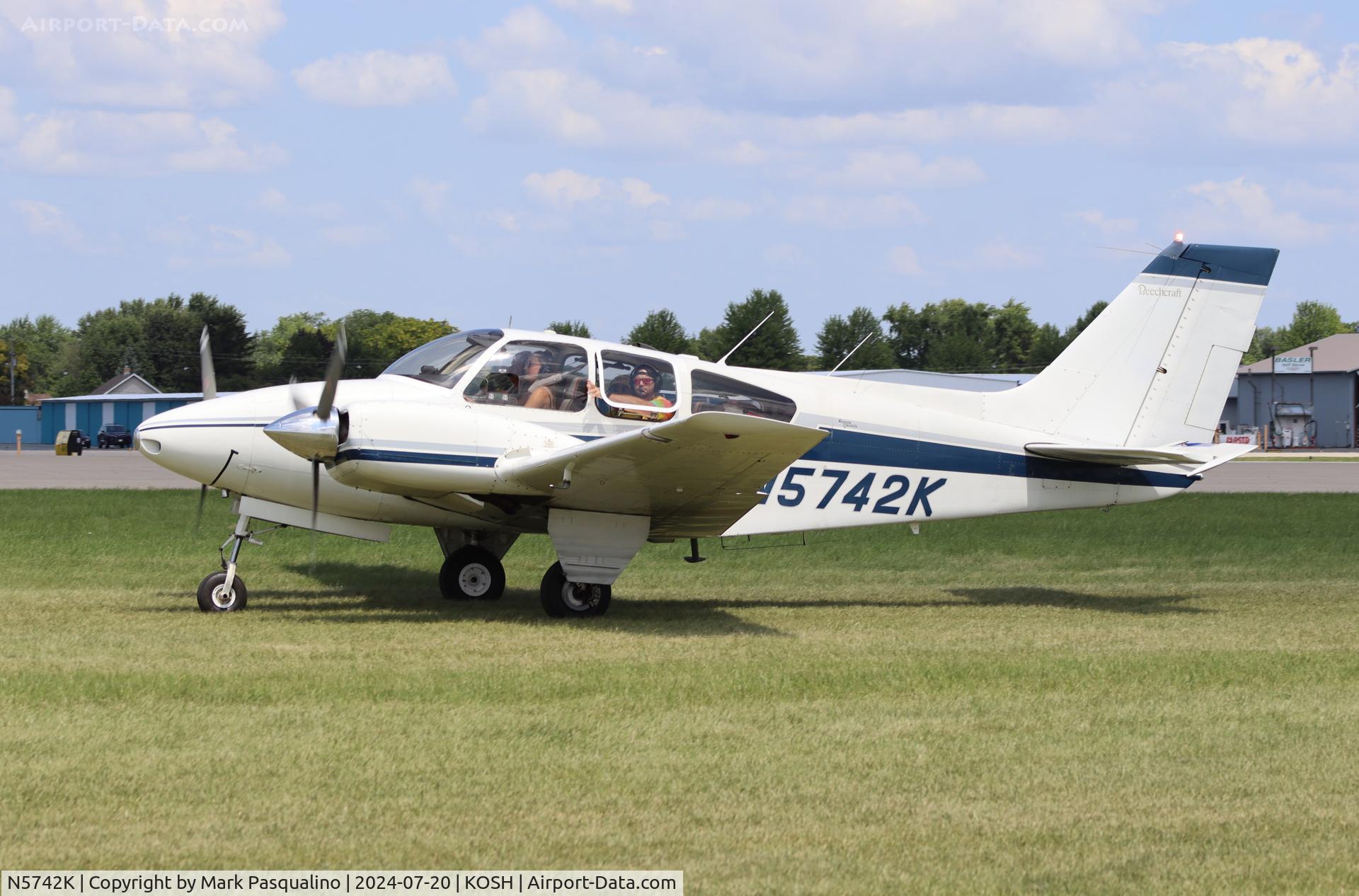 N5742K, 1964 Beech 95-B55 Baron C/N TC-729, Beech B55