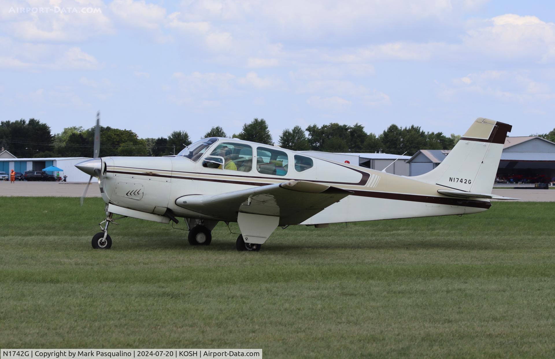N1742G, 1962 Beech 35-B33 Debonair C/N CD-467, Beech B33