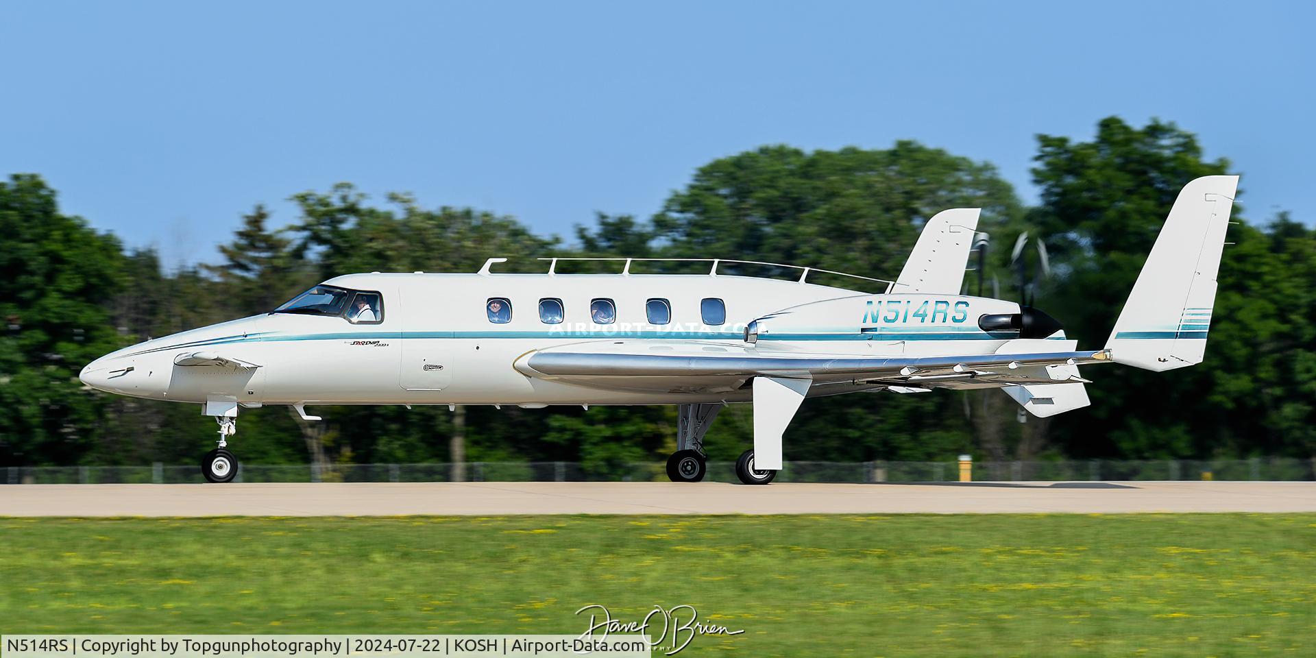 N514RS, 1994 Beech 2000A Starship 1 C/N NC-51, Some excited passengers watching the crowd