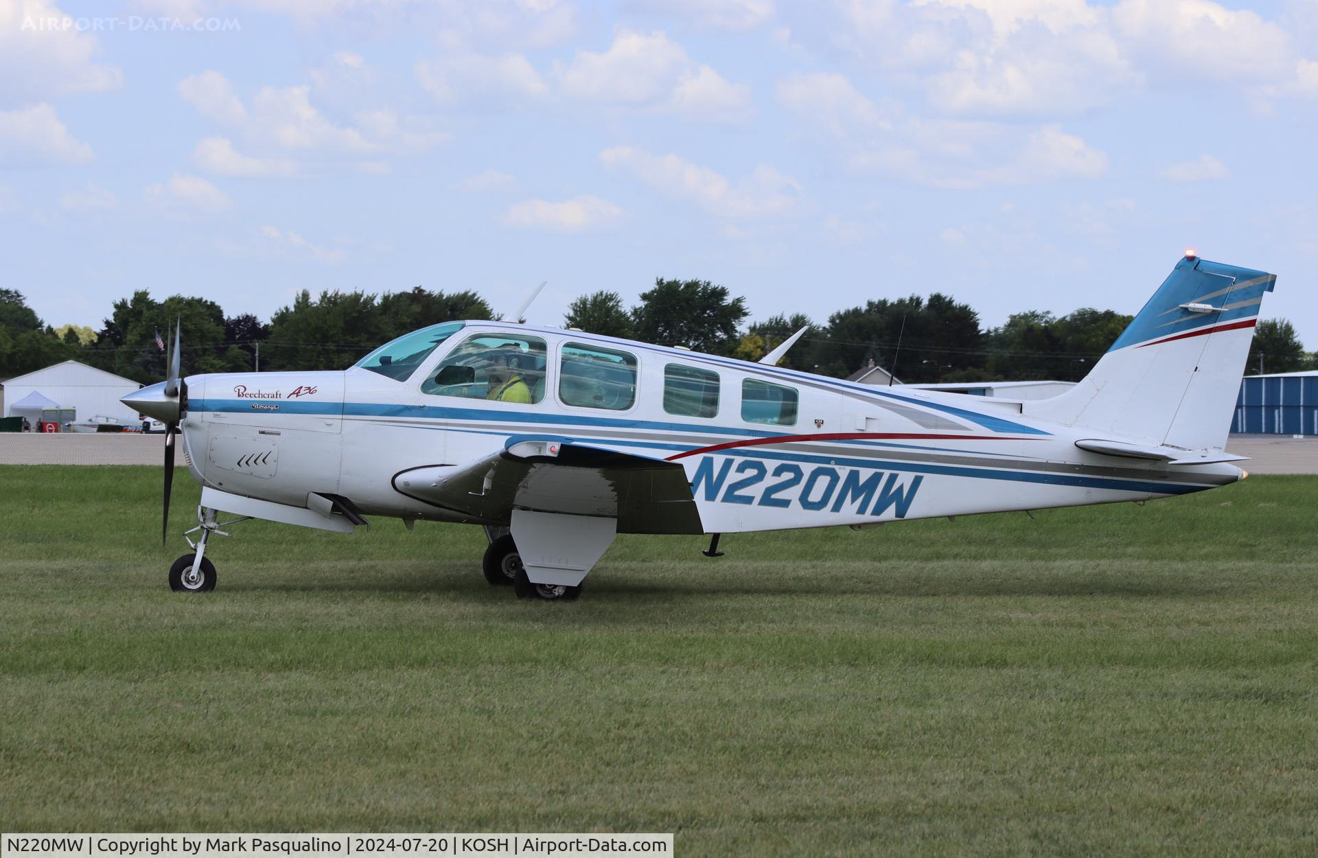 N220MW, 1977 Beech A36 Bonanza 36 C/N E-1063, Beech A36