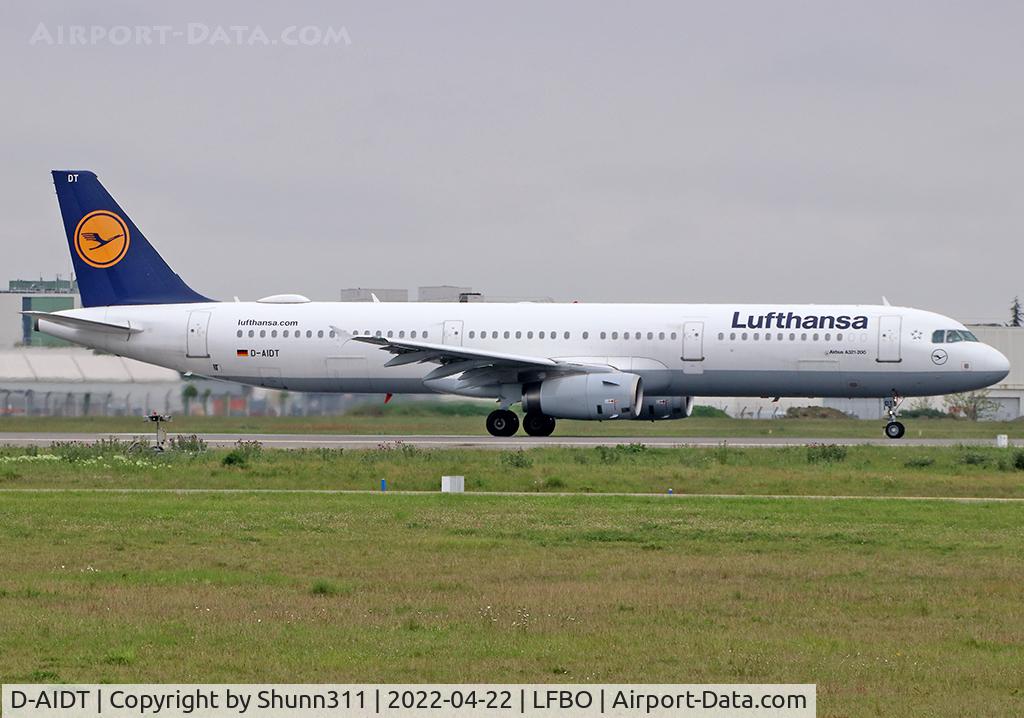 D-AIDT, 2012 Airbus A321-231 C/N 5087, Ready for take off from rwy 32R