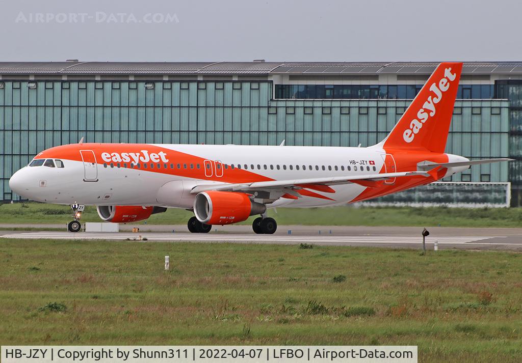 HB-JZY, 2010 Airbus A320-214 C/N 4196, Lining up rwy 32R for departure