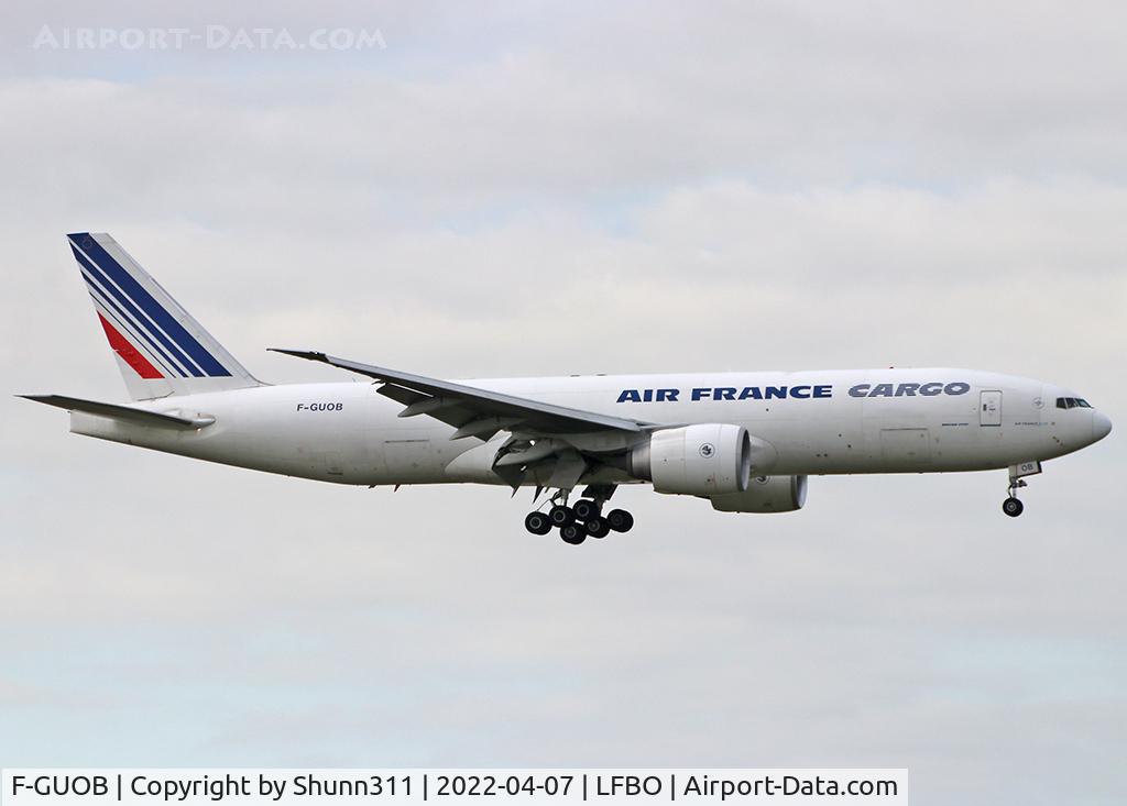 F-GUOB, 2008 Boeing 777-F28 C/N 32965, Landing rwy 32L