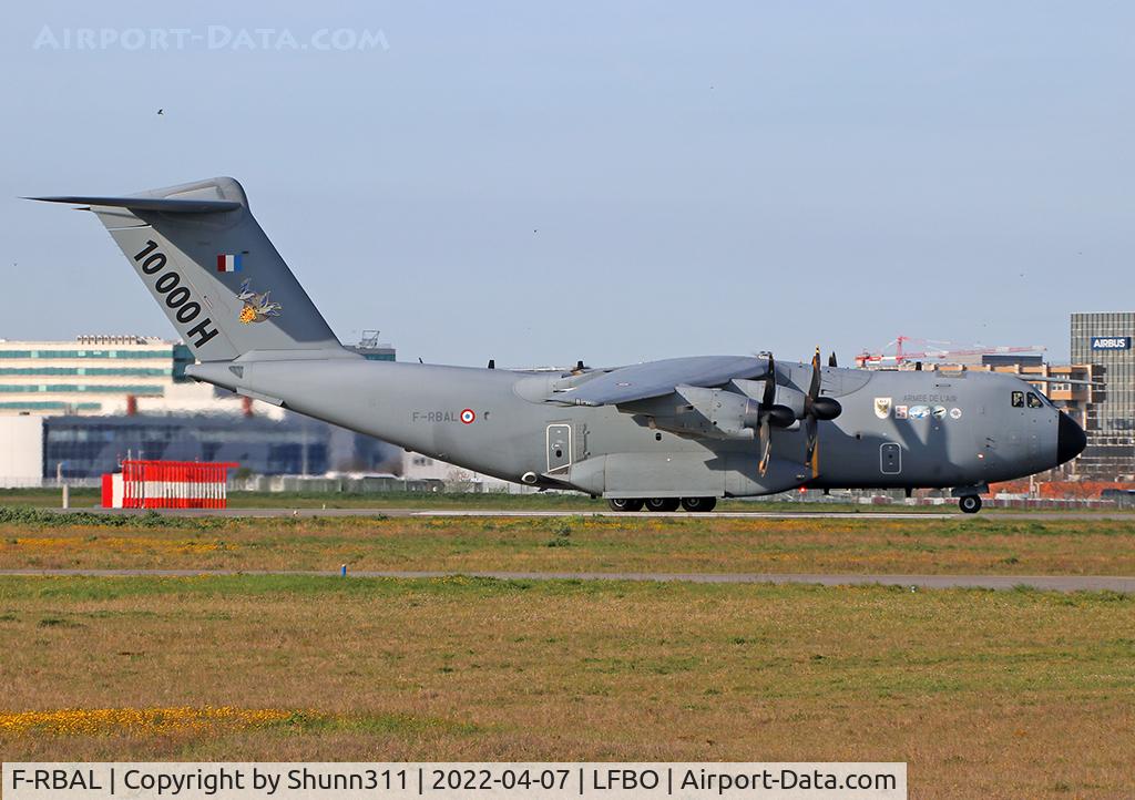 F-RBAL, 2017 Airbus A400M Atlas C/N 062, Ready for take off rwy 32R with additional 10000H on tail and any stickers on fuselage...