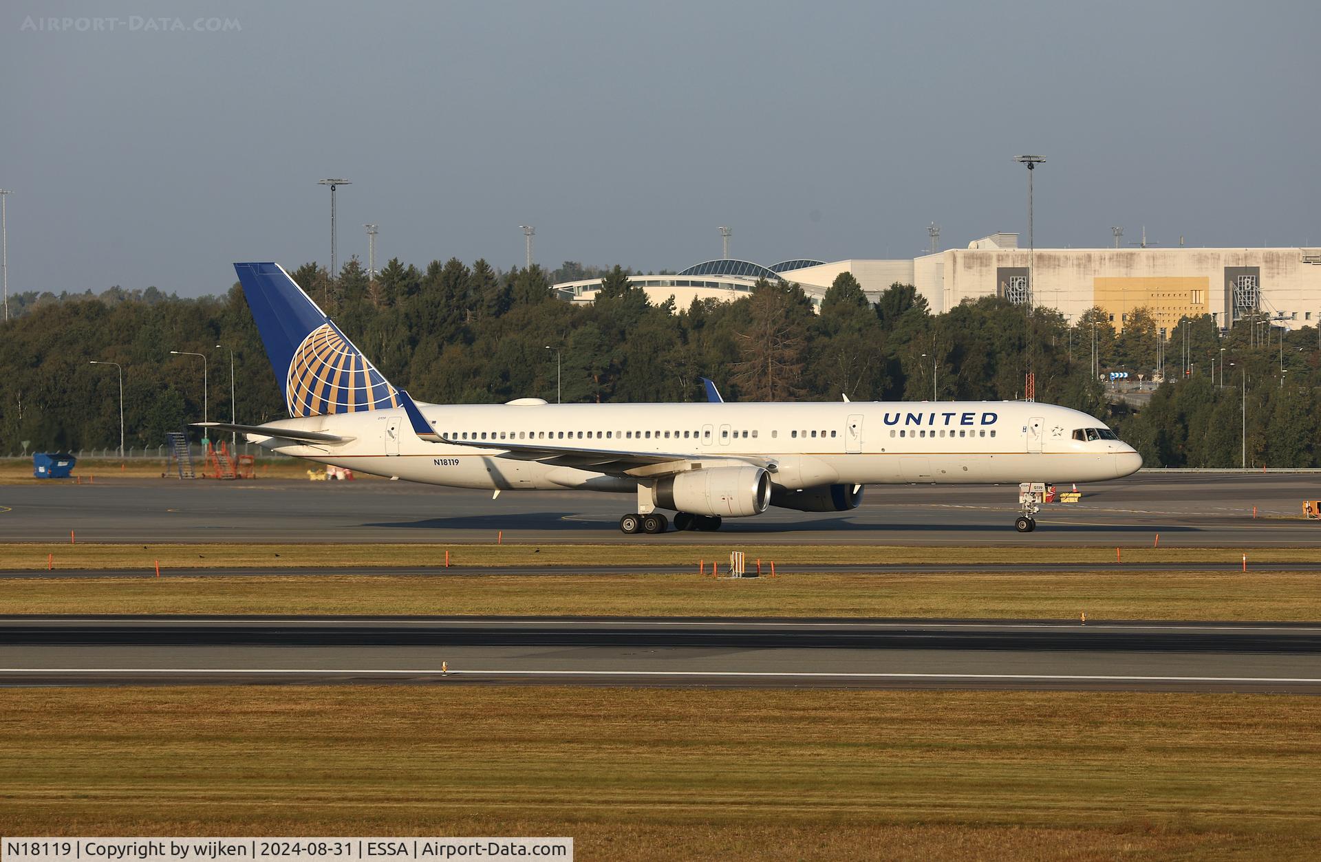 N18119, 1997 Boeing 757-224 C/N 27561, Twy W