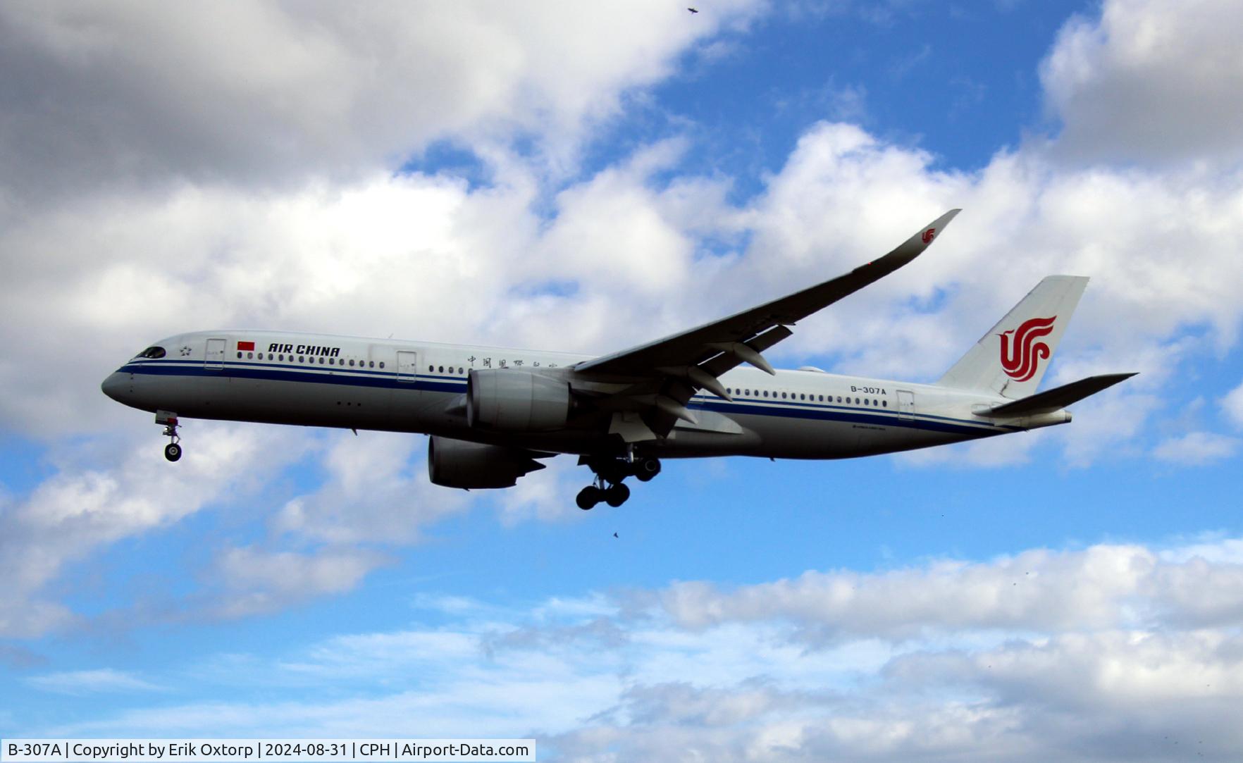 B-307A, 2018 Airbus A350-941 C/N 268, B-307A landing rw 04L