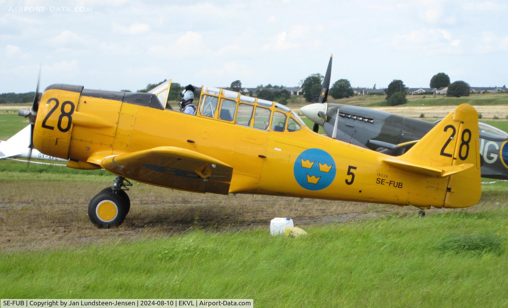 SE-FUB, 1943 Noorduyn Sk.16A Harvard C/N 14-725, Harvard SE-FUB parking after a flight at an airshow at the former Vaerloese Air Base in Denmark. Plane built in 1943 and used by R.Canadian AF as FE991 1943-1946. In Swedish AF as 16028 1947-1971. Registered as SE-FUB in 2014.