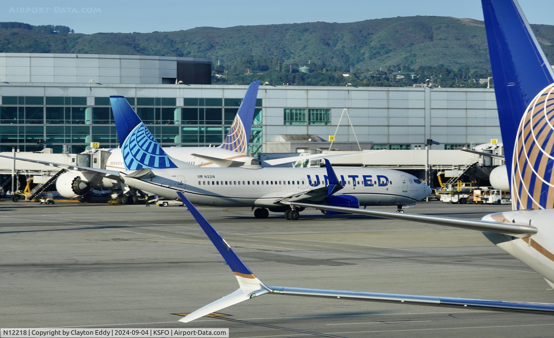 N12218, 1998 Boeing 737-824 C/N 28778, SFO 2024.