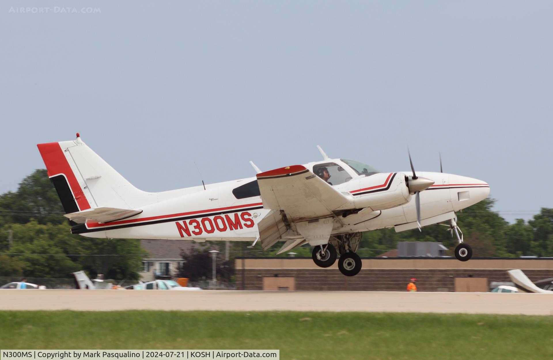 N300MS, 1969 Beech D55 Baron C/N TE-688, Beech D55