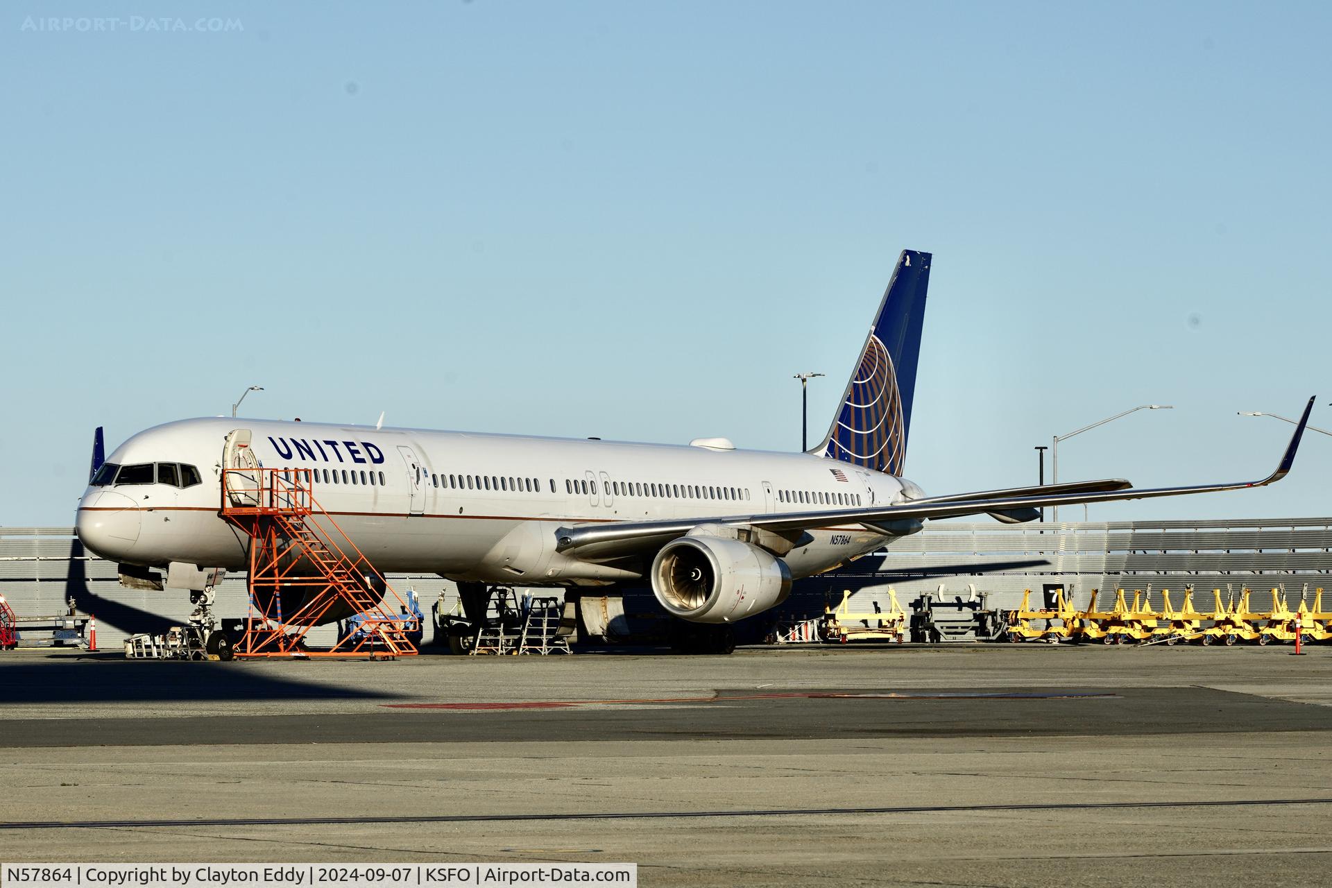 N57864, 2001 Boeing 757-33N C/N 32588, SFO 2024.