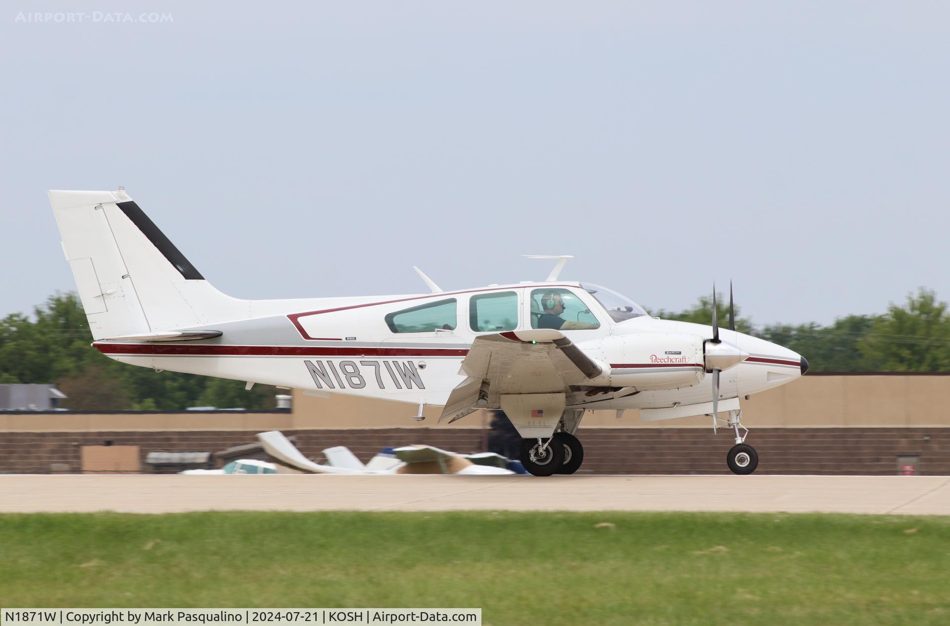 N1871W, 1973 Beech 95-B55 (T42A) Baron C/N TC-1563, Beech B55