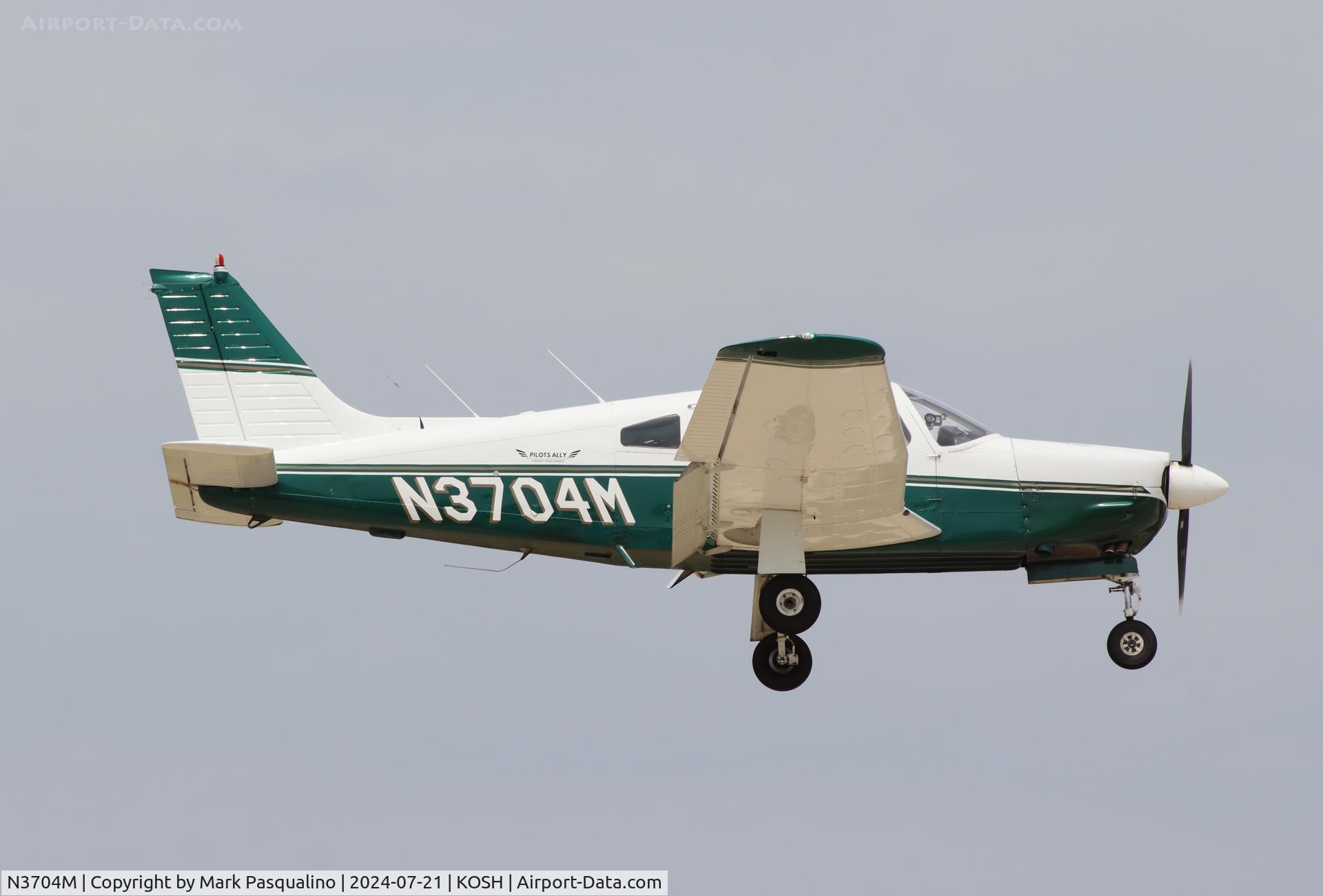 N3704M, 1978 Piper PA-28R-201 Cherokee Arrow III C/N 28R-7837130, Piper PA-28R-201