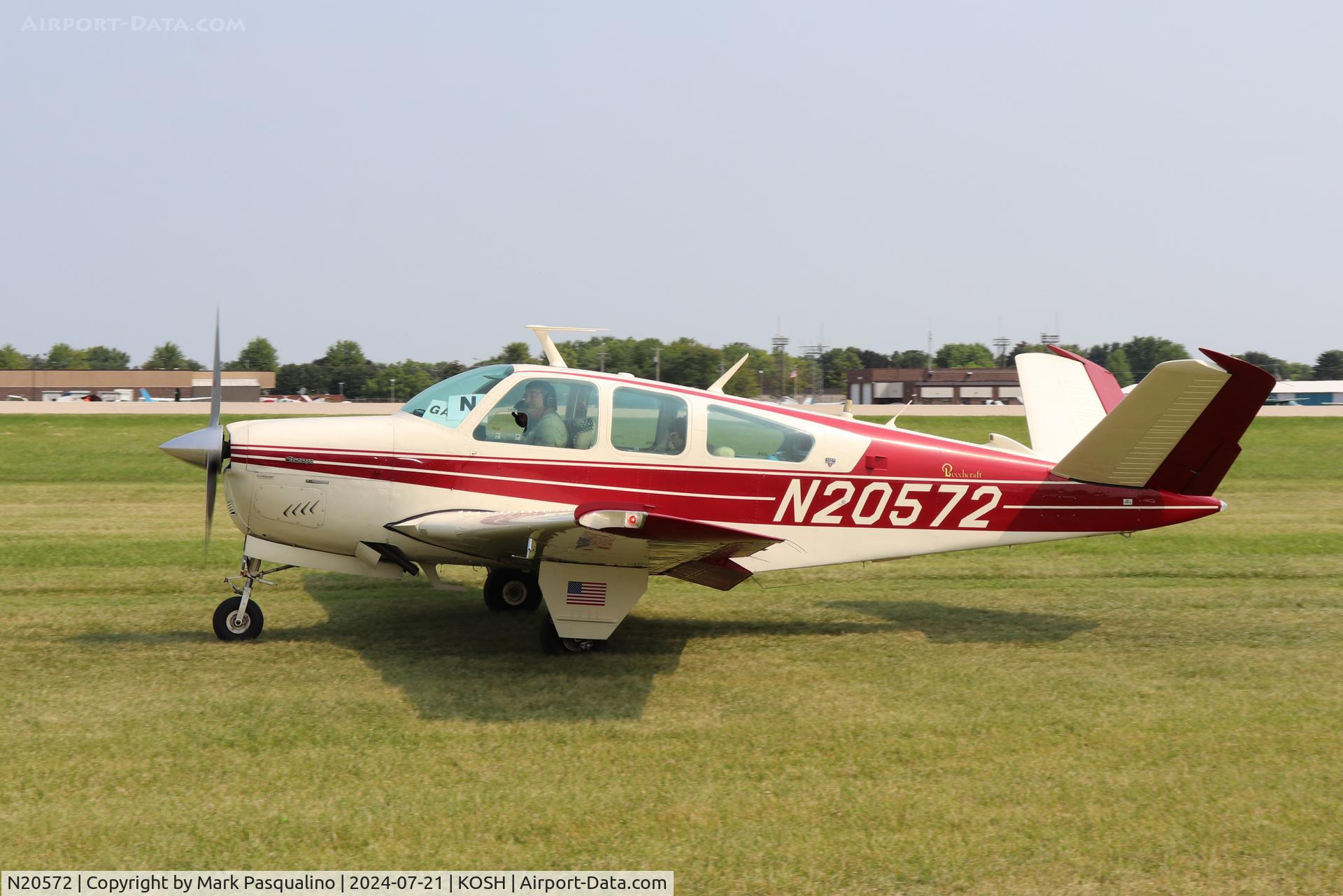 N20572, 1979 Beech V35B Bonanza C/N D-10247, Beech V35B