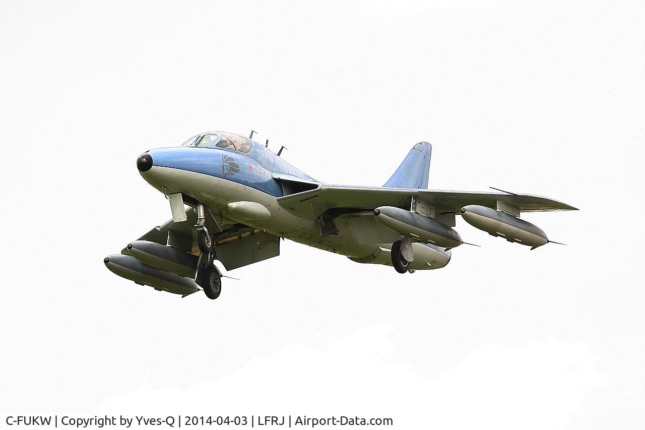 C-FUKW, 1954 Hawker Hunter T.68 C/N HABL-003215&41H-680368, Hawker Hunter T.68, Landivisiau Naval Air Base (LFRJ)