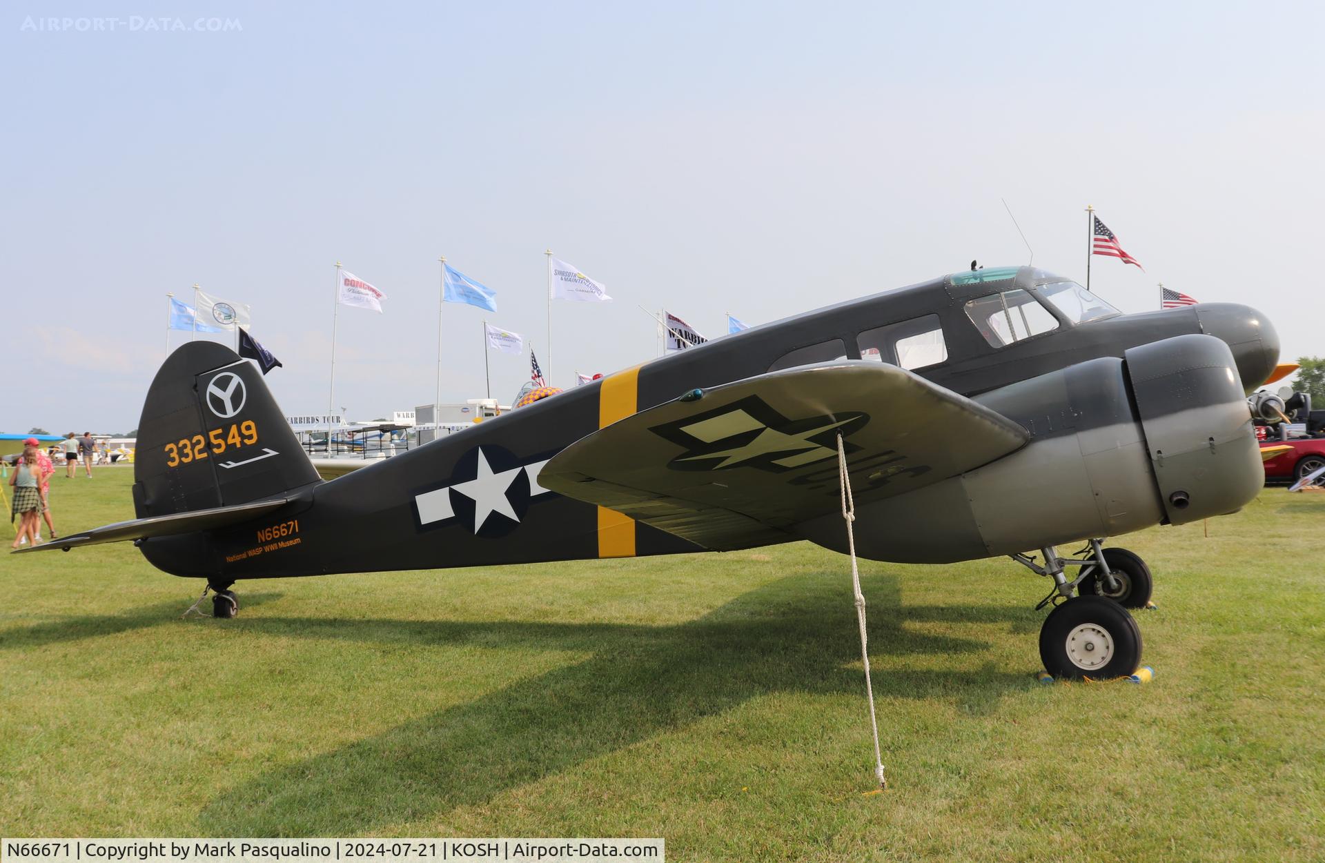 N66671, 1943 Cessna UC-78B (T-50) Bobcat C/N 6487, Cessna UC-78B