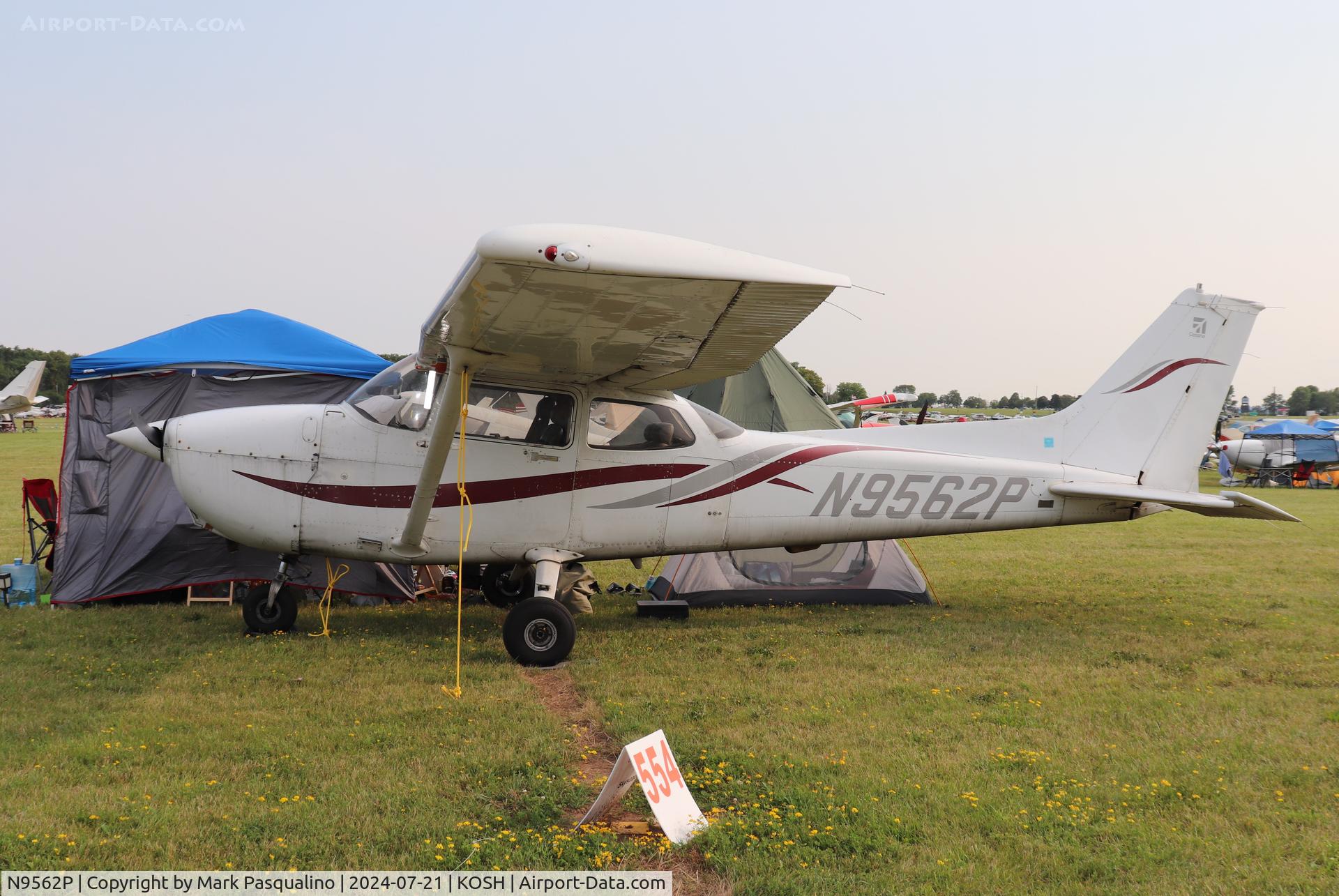 N9562P, 1999 Cessna 172R C/N 17280499, Cessna 172R