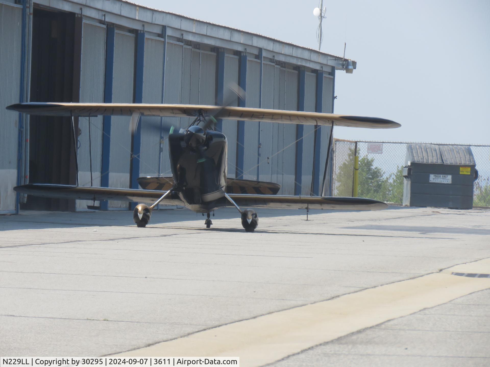 N229LL, 1981 Christen Eagle II C/N BERRIEN-001, Parking