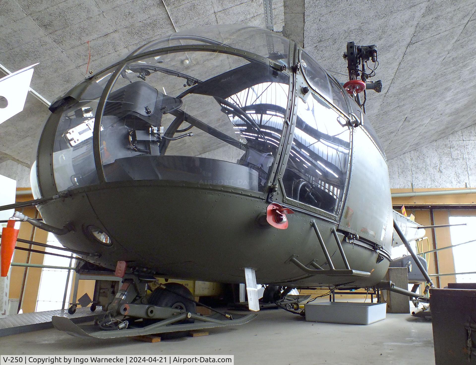 V-250, F+W Emmen SE-3160 Alouette III C/N 126/1072, Sud Aviation (F+W Emmen) SE.3160 Alouette III at the FFA-Museum, Altenrhein