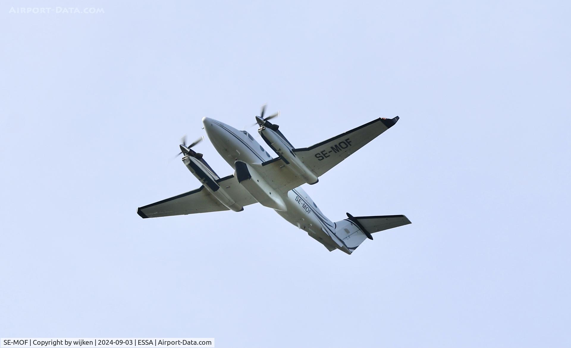 SE-MOF, 2013 Beechcraft B350i King Air C/N FL-836, Rwy 19R