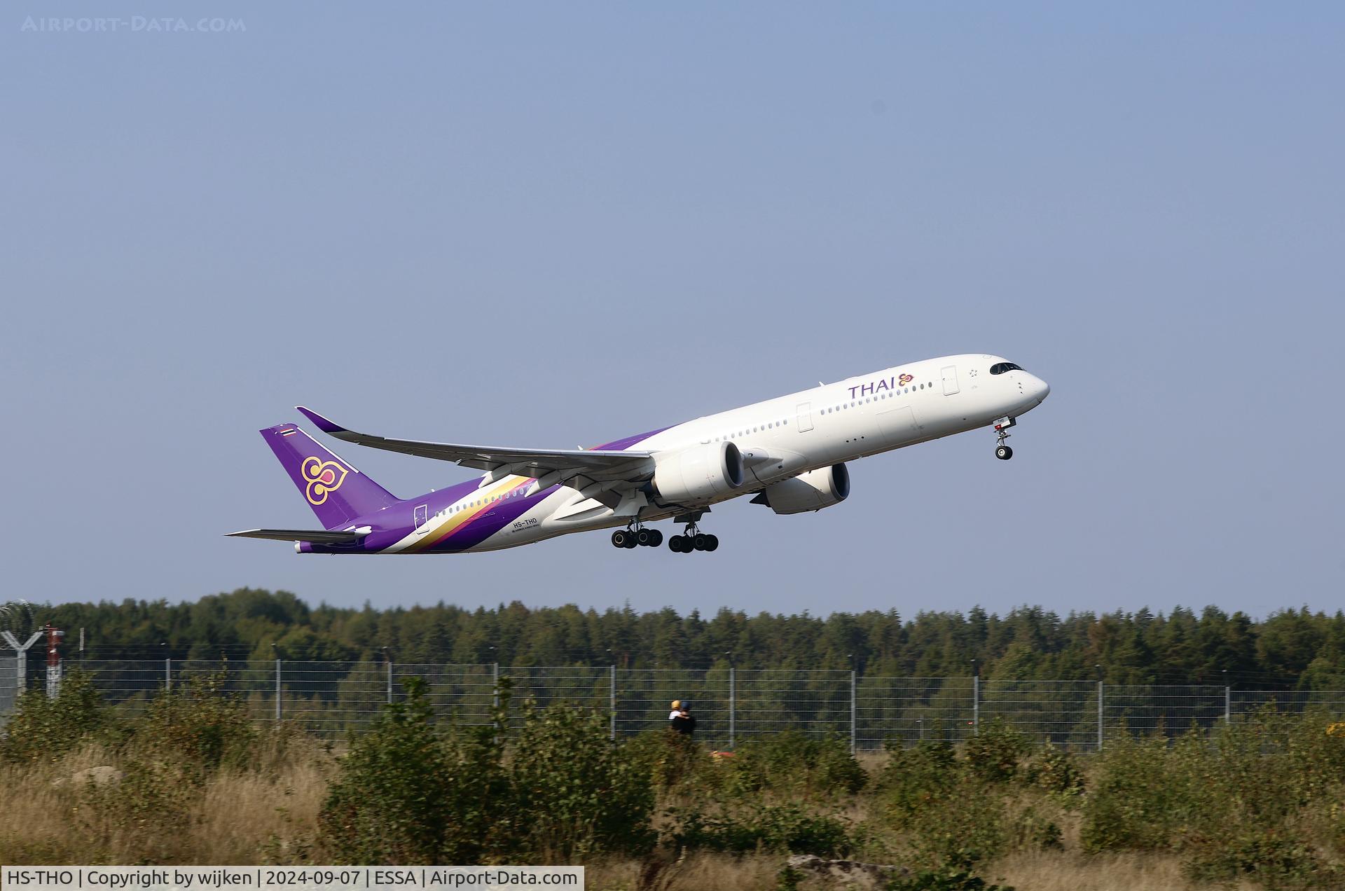 HS-THO, 1979 Airbus A300B4-2C C/N 072, Rwy 08