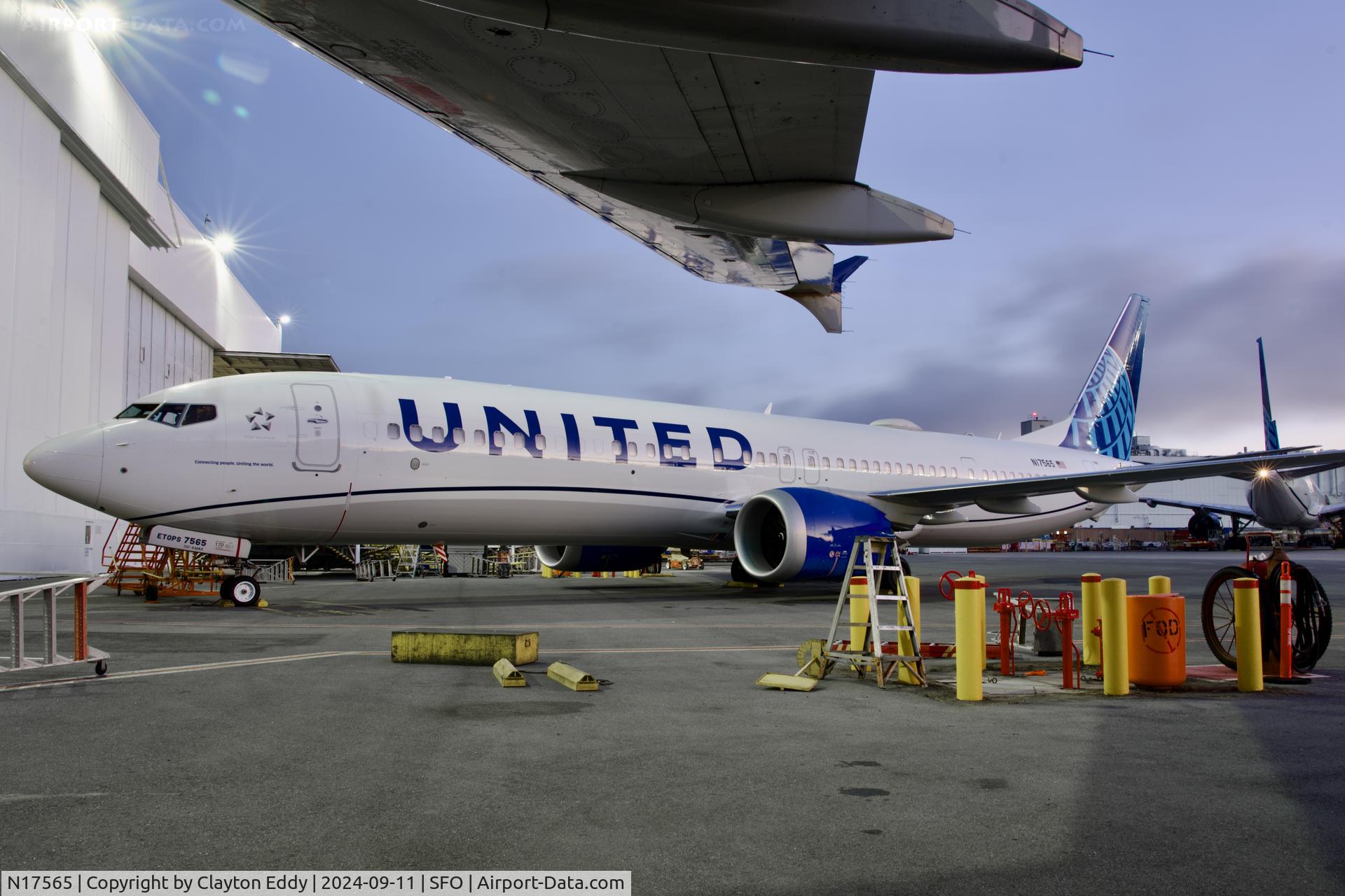 N17565, 2023 Boeing 737-9 MAX C/N 67186, SFO 2024.