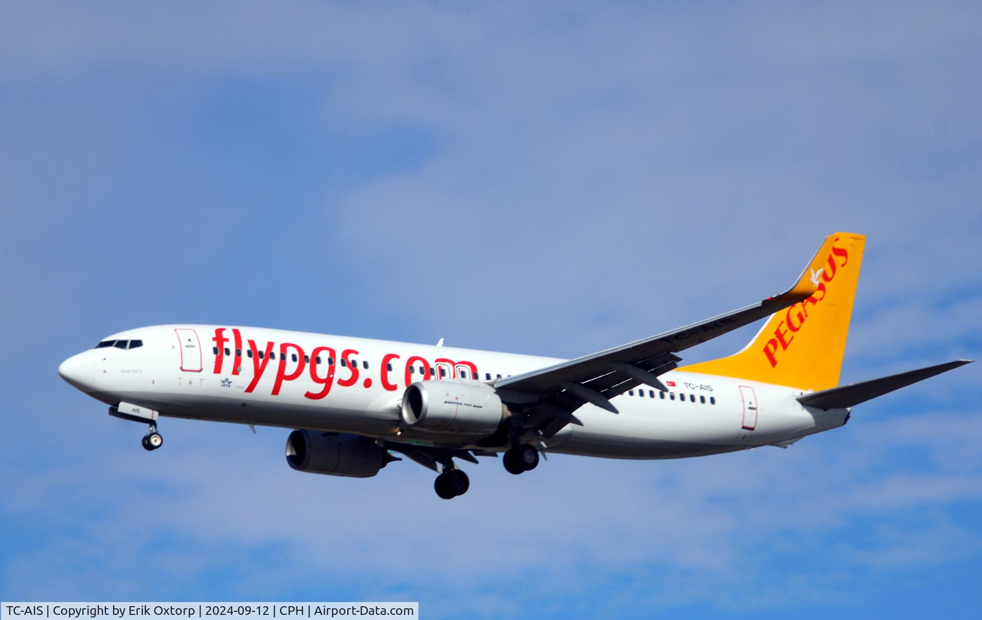 TC-AIS, 2011 Boeing 737-82R C/N 38174, TC-AIS landing rw 22L