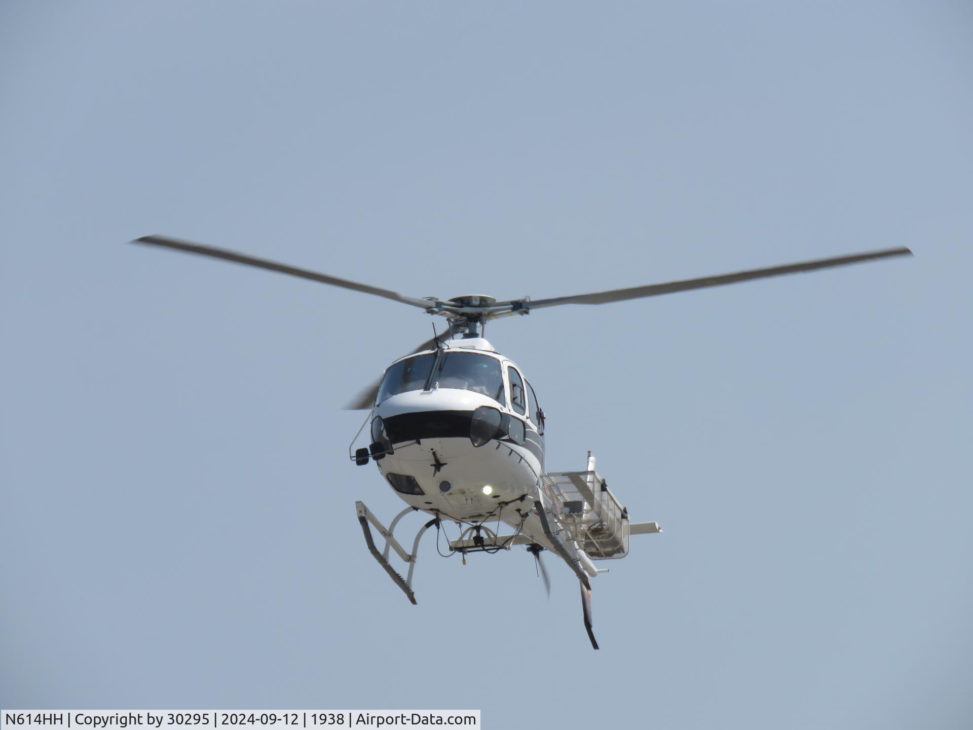 N614HH, 2016 Airbus AS350-B3 C/N 8305, Landing