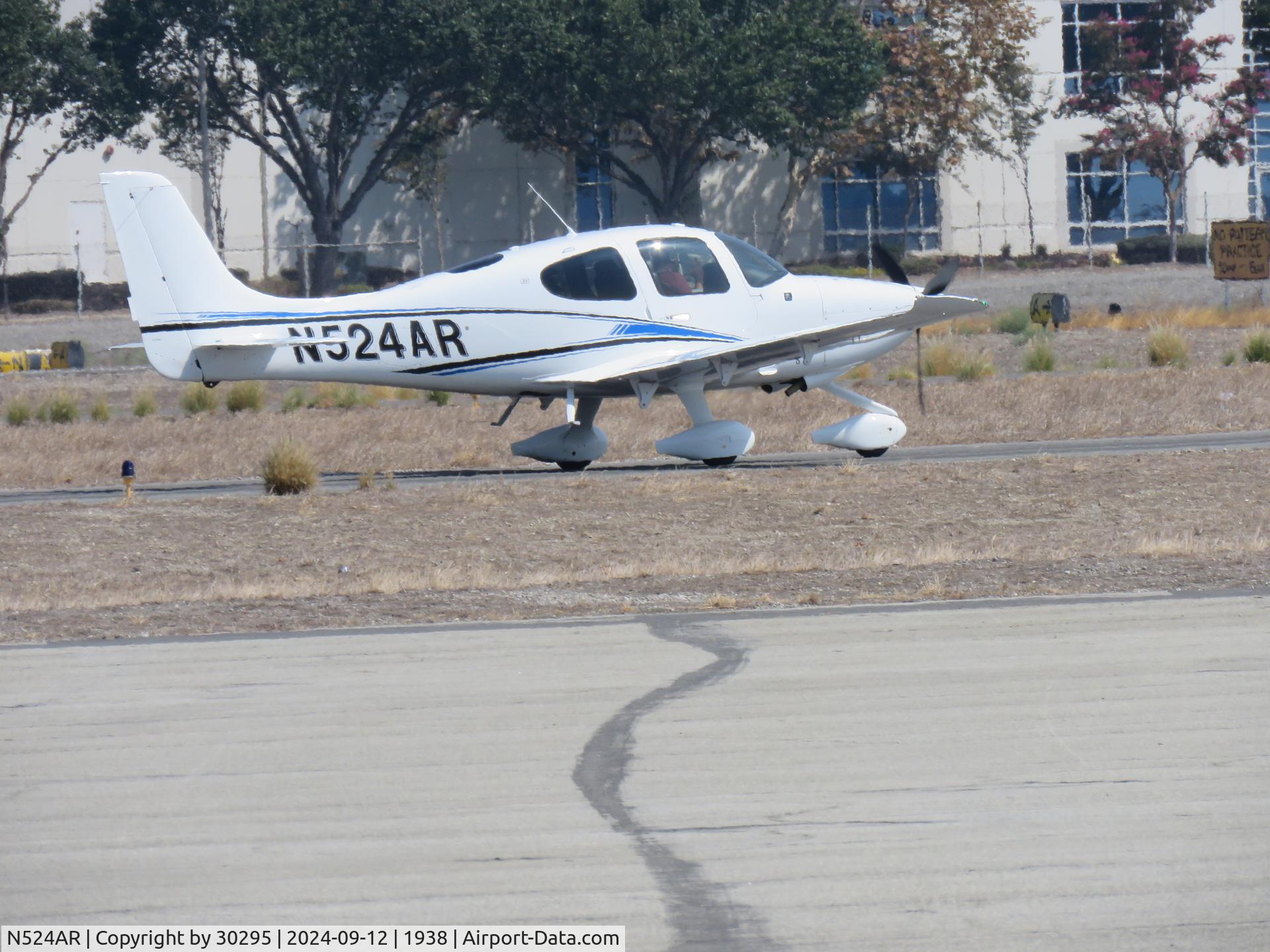 N524AR, 2021 Cirrus SR20 G6 C/N 2757, Taxiing