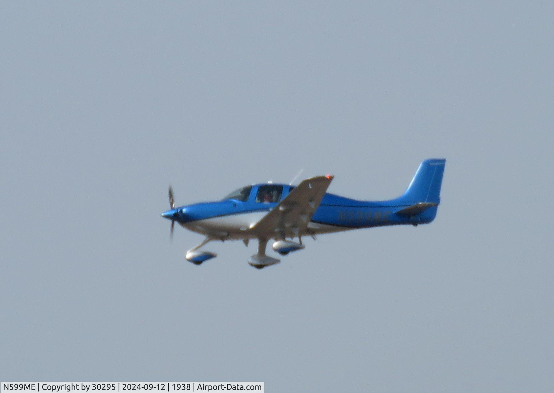 N599ME, 2016 Cirrus SR22 G5 GTS C/N 4315, High speed, low pass