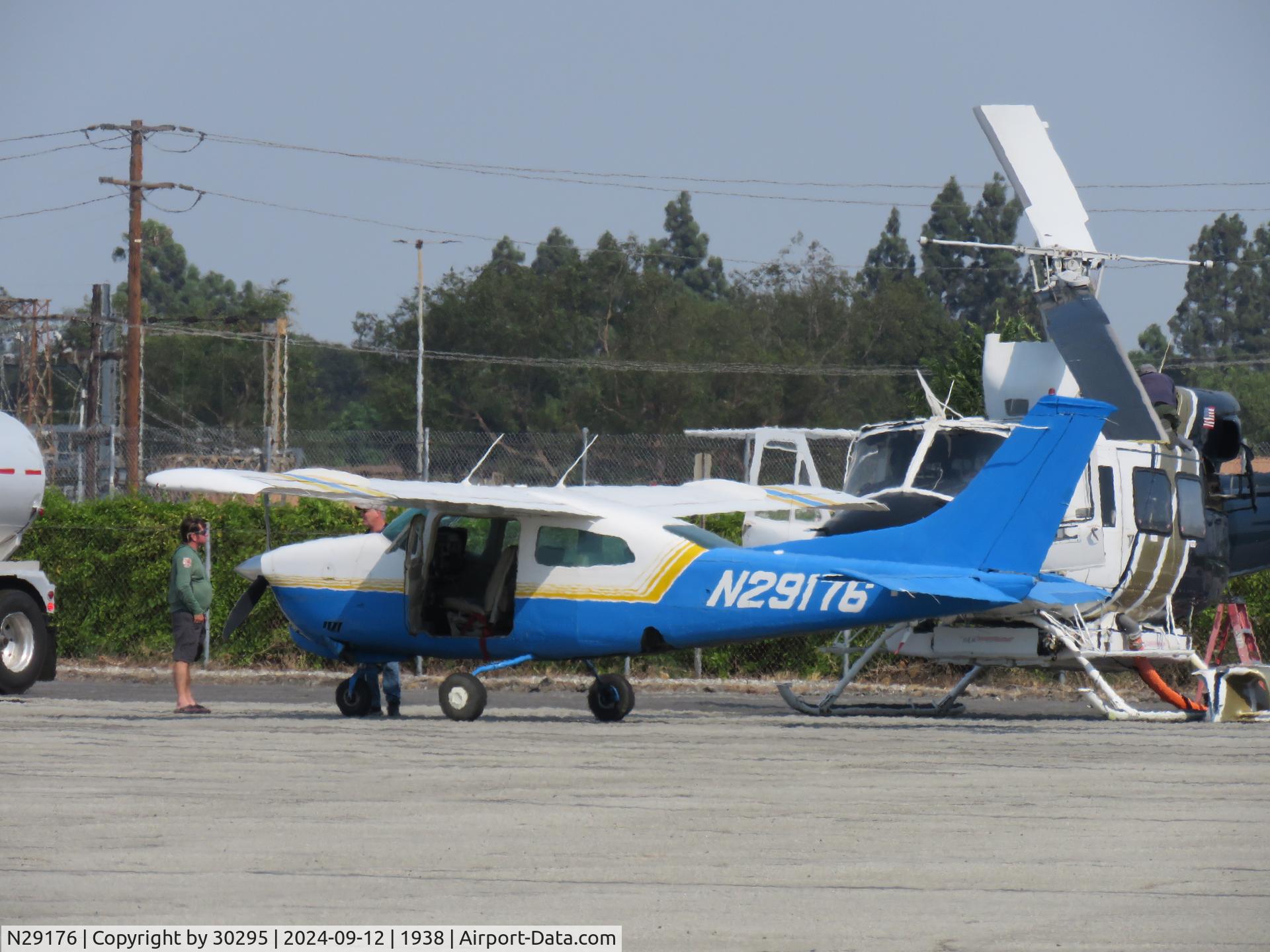 N29176, 1973 Cessna T210L Turbo Centurion C/N 21059828, Visiting