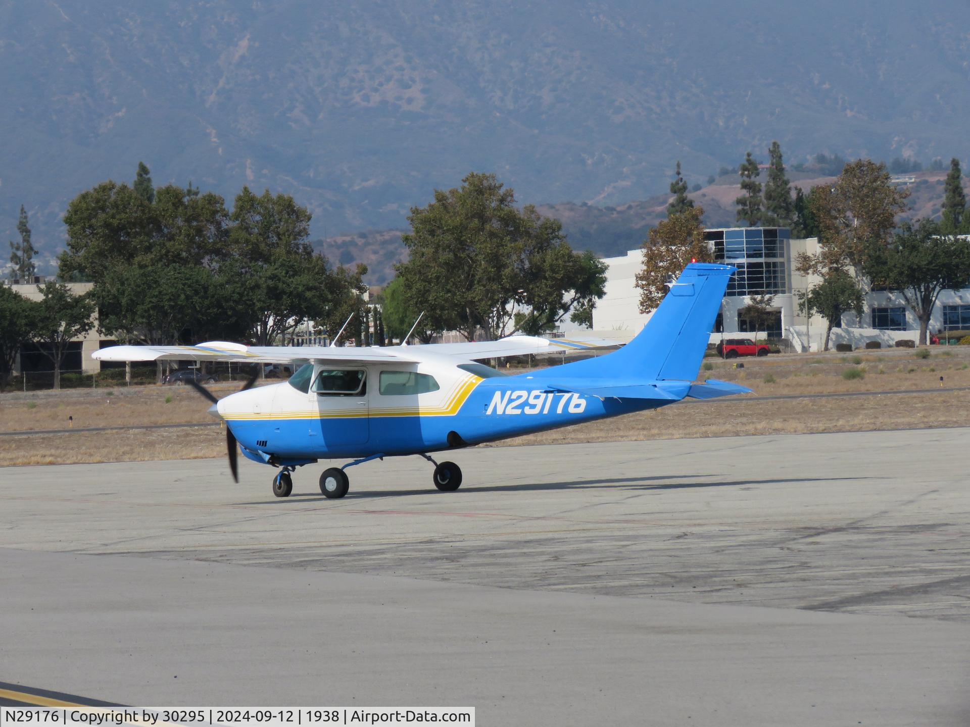 N29176, 1973 Cessna T210L Turbo Centurion C/N 21059828, Taxiing