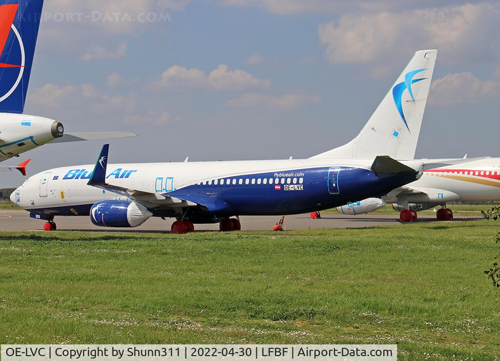 OE-LVC, 2000 Boeing 737-883 C/N 30194, Stored...