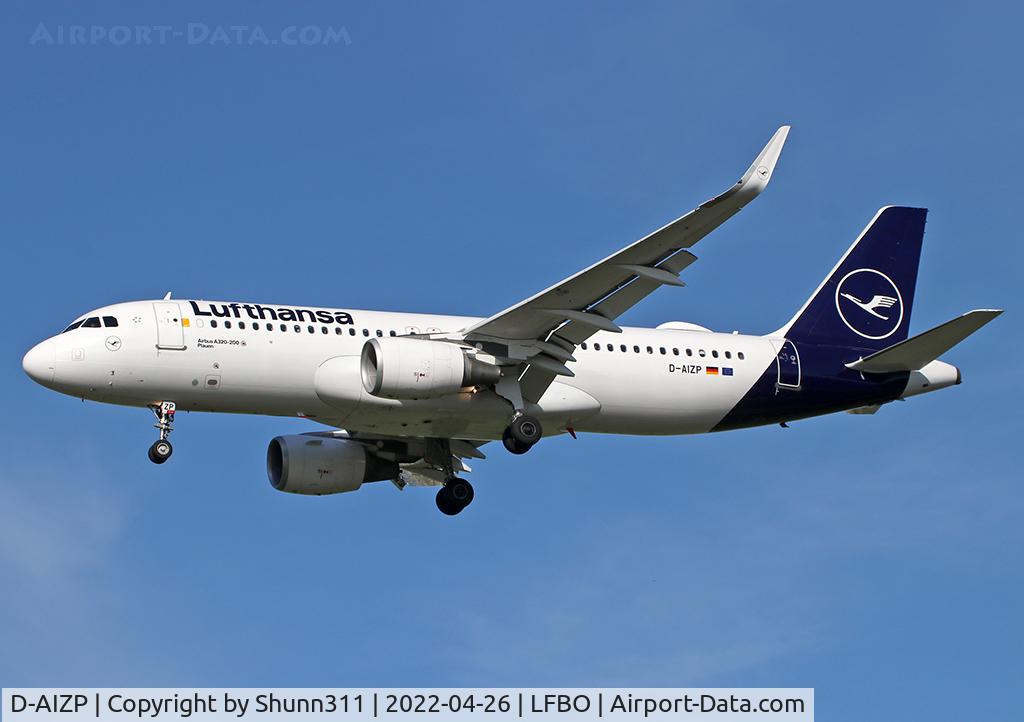 D-AIZP, 2013 Airbus A320-214 C/N 5487, Landing rwy 32L in new c/s