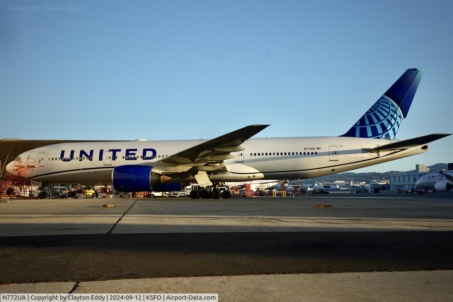N772UA, 1995 Boeing 777-222 C/N 26930, SFO 2024.