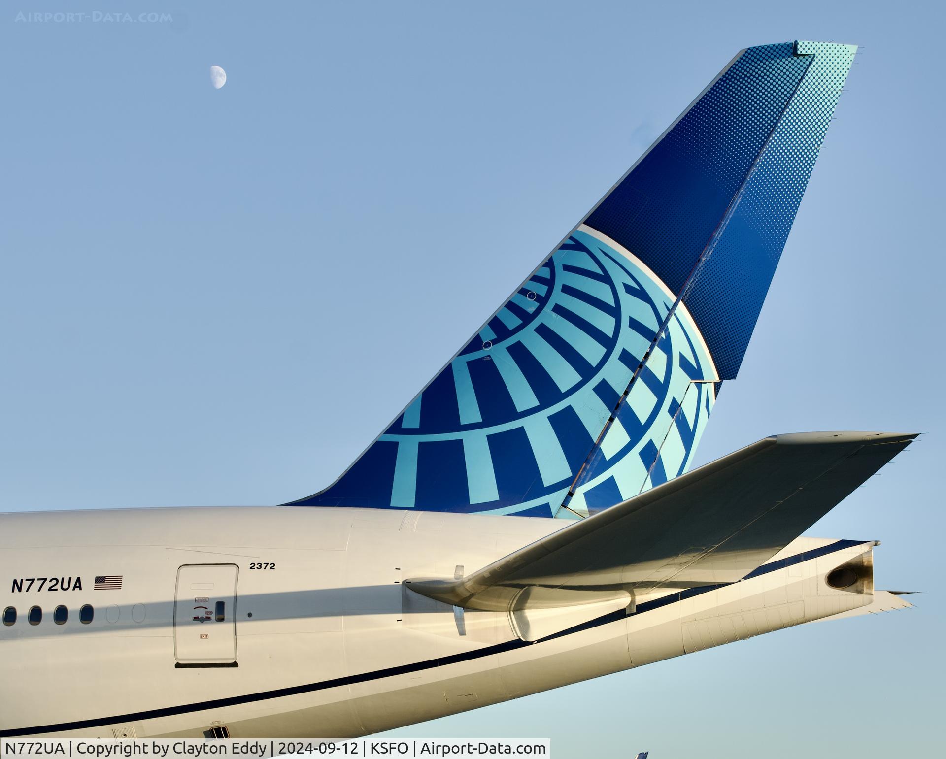 N772UA, 1995 Boeing 777-222 C/N 26930, SFO 2024.