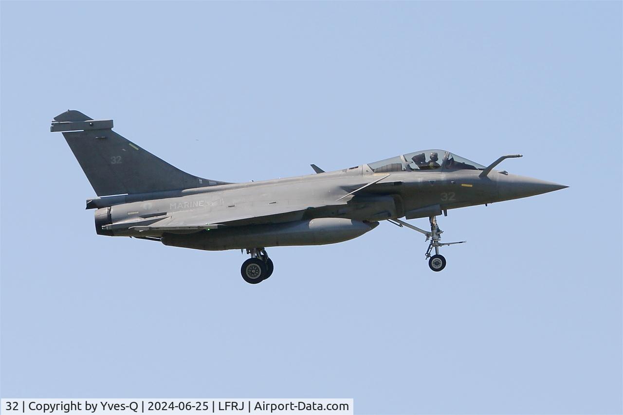 32, Dassault Rafale M C/N 32, Dassault Rafale M, Landivisiau Naval Air Base (LFRJ)