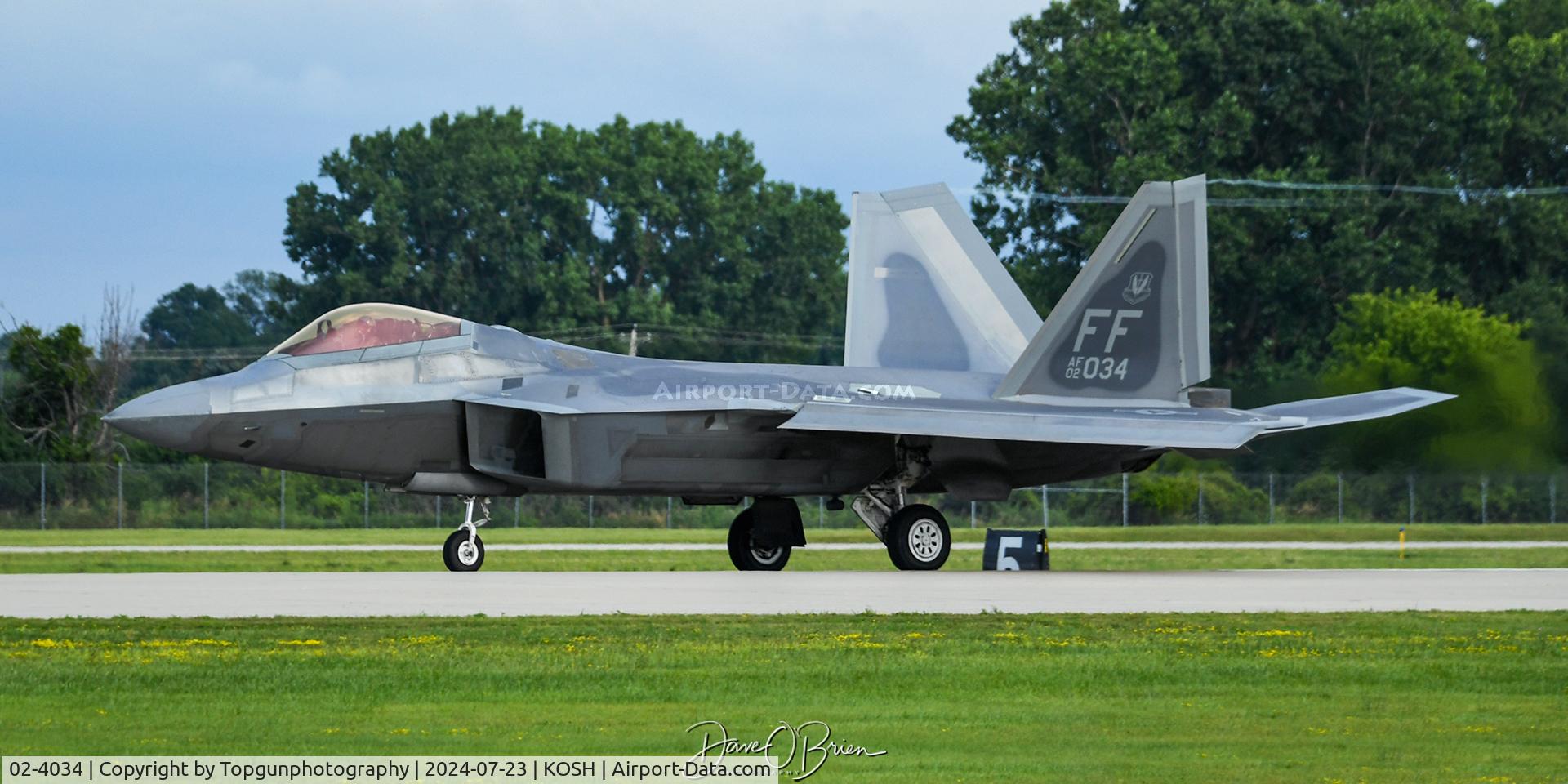 02-4034, 2002 Lockheed Martin F/A-22A Raptor C/N 4034, RaZZ rolls out to the end after his demo