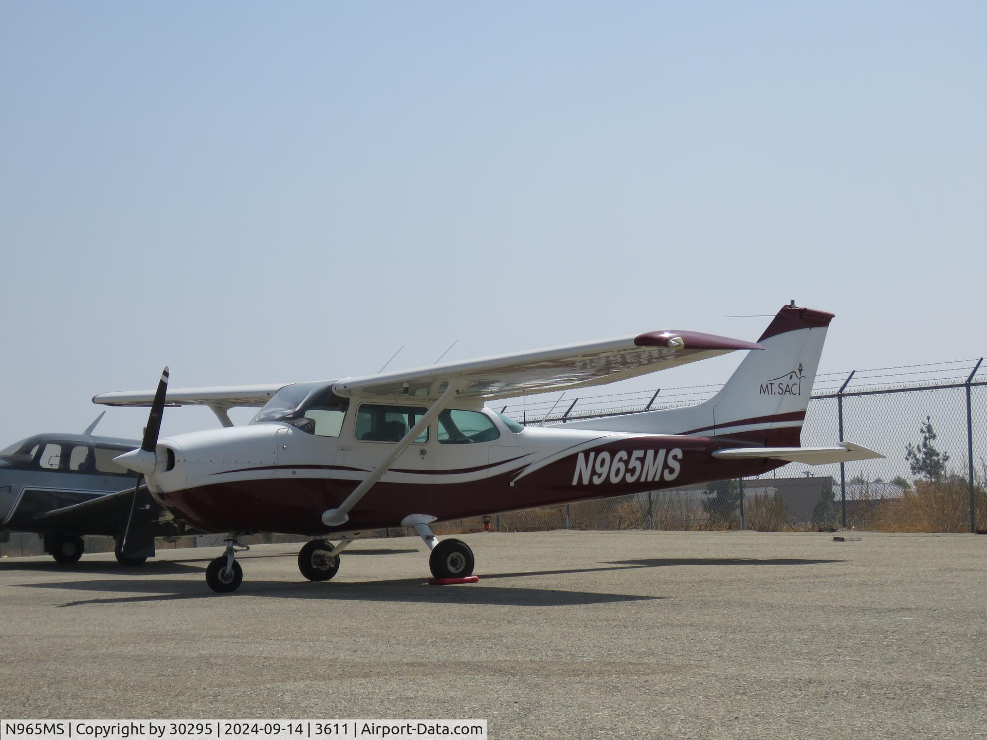 N965MS, 1973 Cessna 172M C/N 17261395, Parked