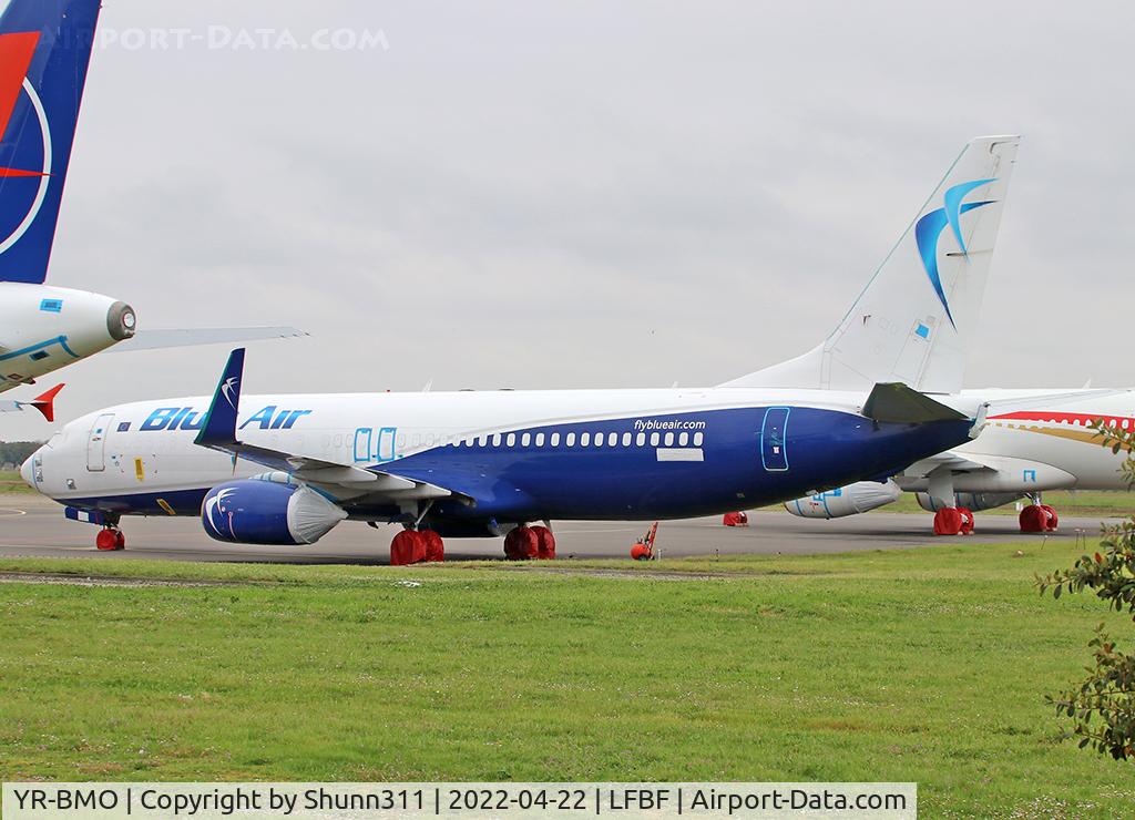 YR-BMO, 2000 Boeing 737-883 C/N 30194, Stored after Blue Air demise...
