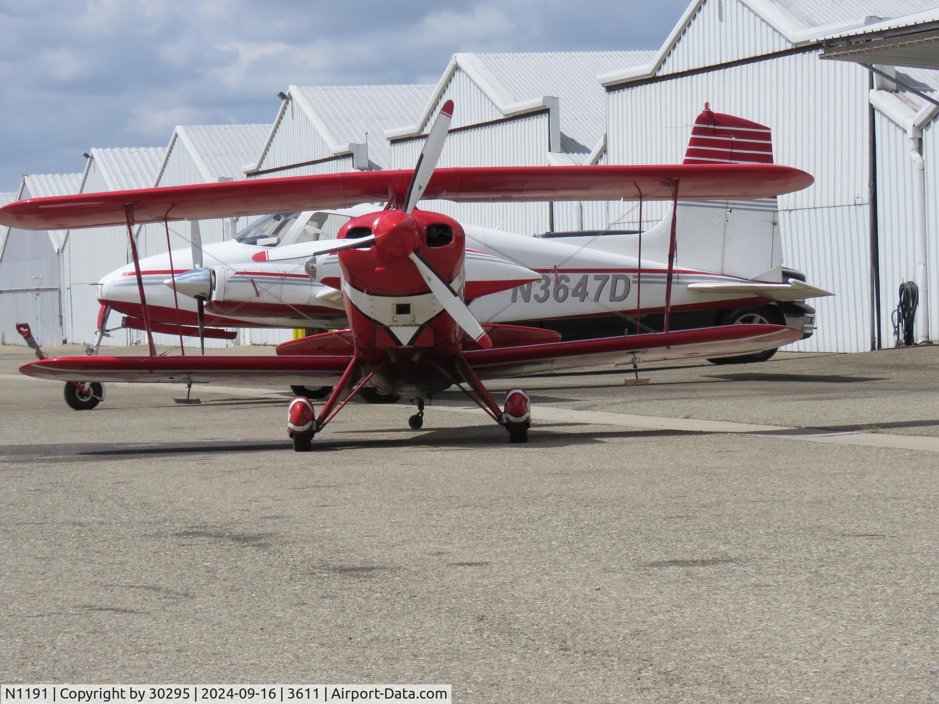 N1191, 1993 Aviat Pitts S-2B Special C/N 5284, Parked