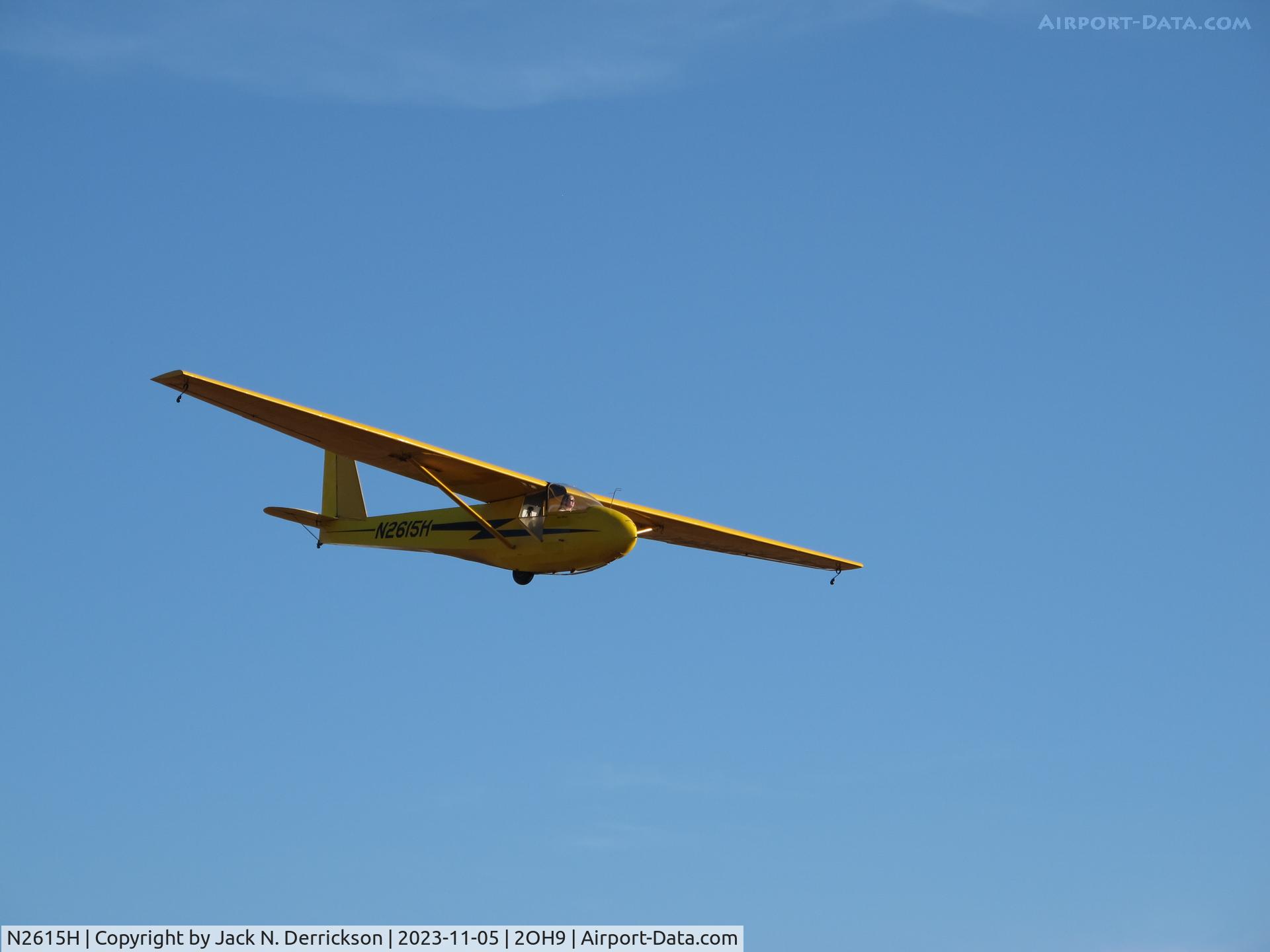 N2615H, 1976 Schweizer SGS 2-33A C/N 435, SGS 2-33a landing CCSC
