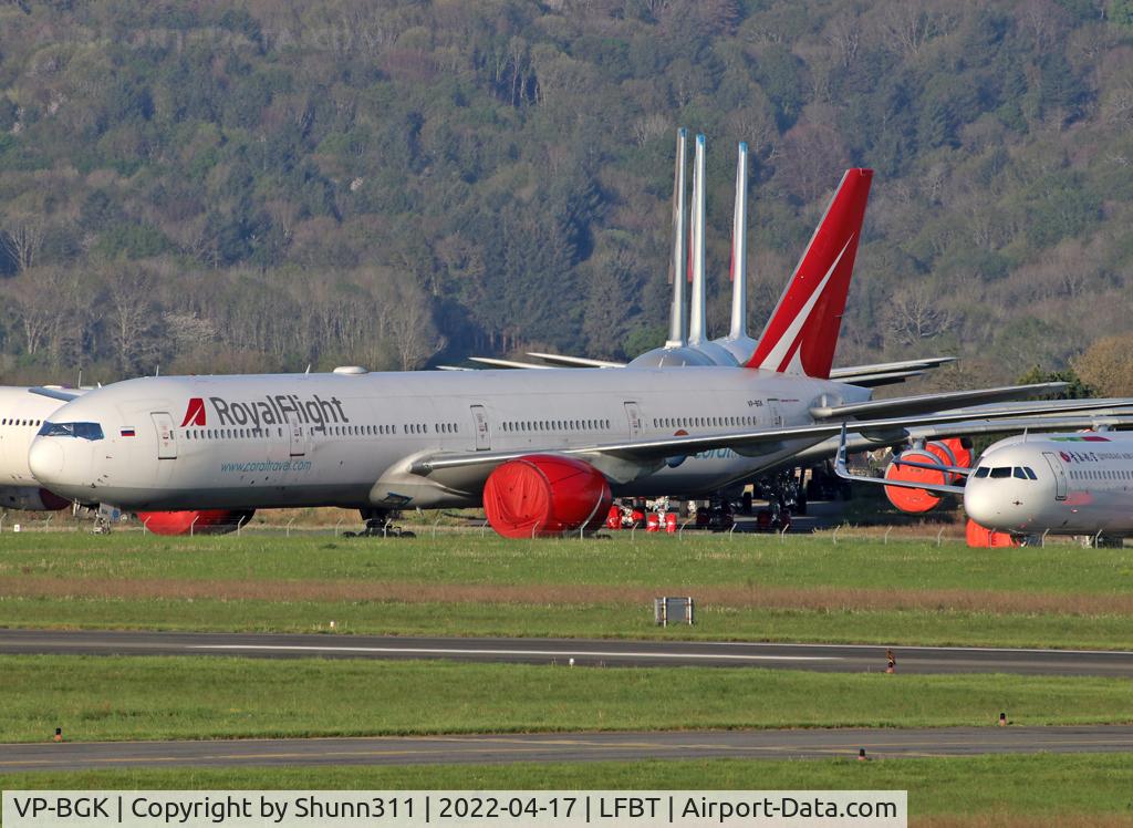 VP-BGK, 2005 Boeing 777-31H/ER C/N 32707, Stored...