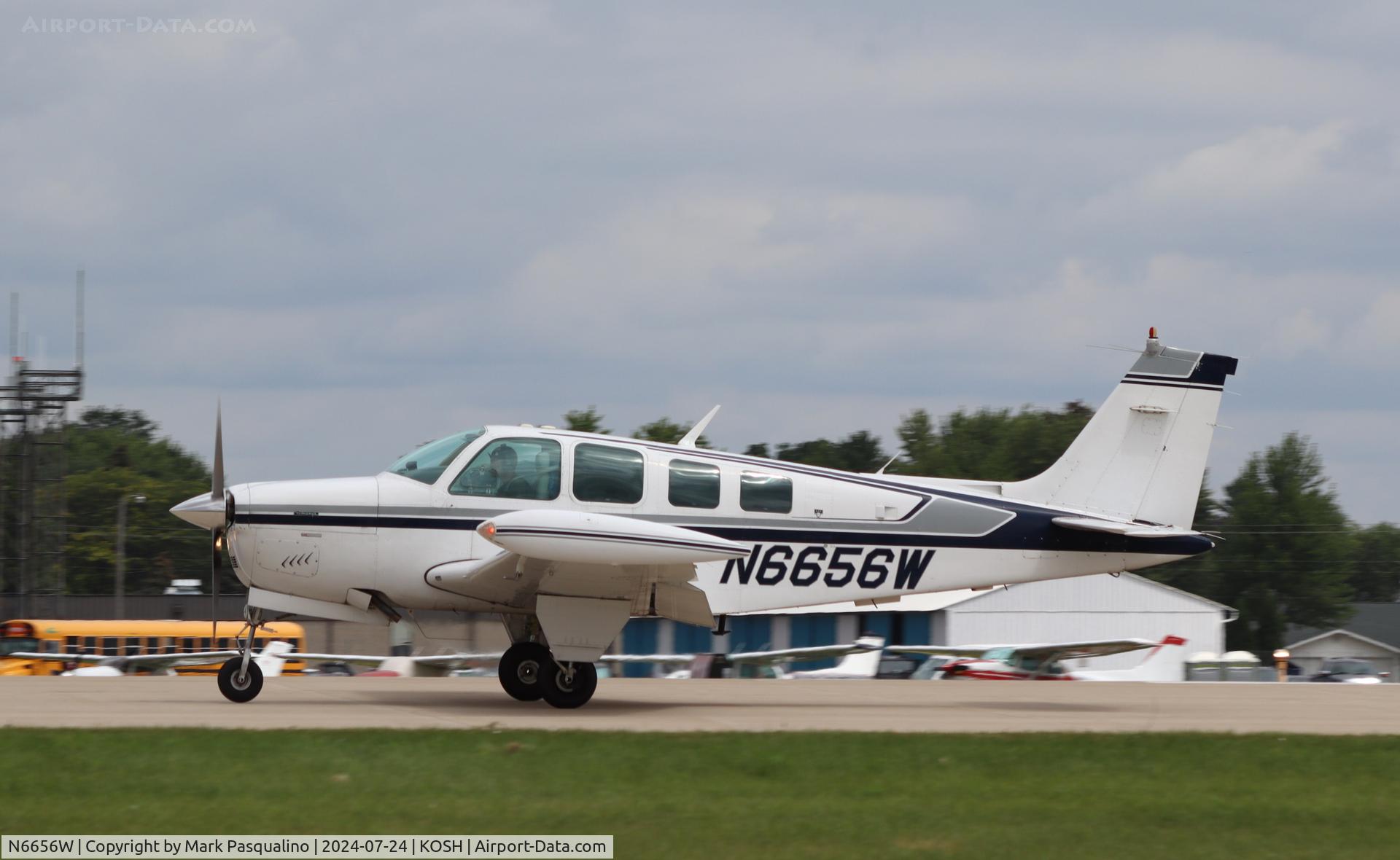 N6656W, 1983 Beech A36 Bonanza 36 C/N E-2075, Beech A36