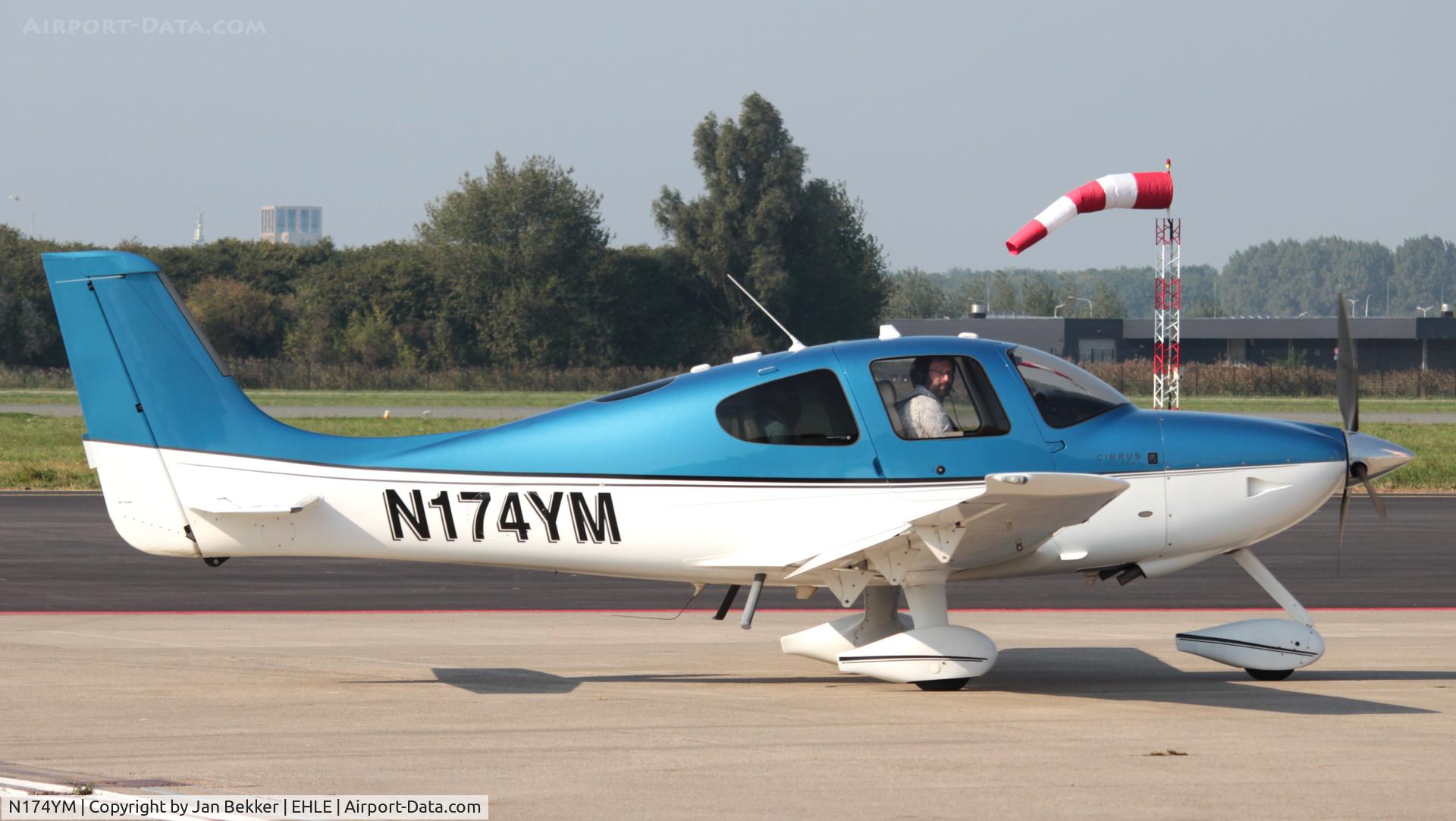 N174YM, , Lelystad Airport