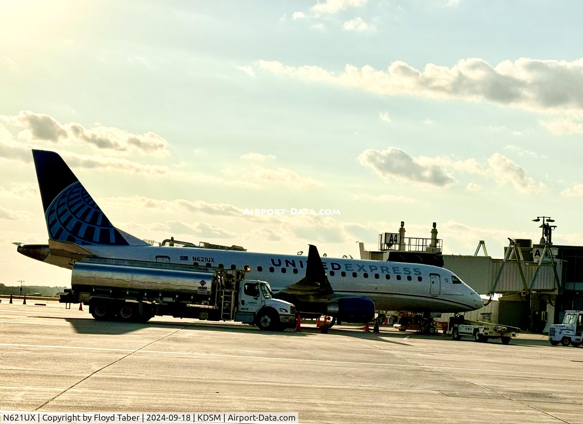 N621UX, 2019 Embraer 175LR (ERJ-170-200LR) C/N 17000825, Headed out of KDSM
