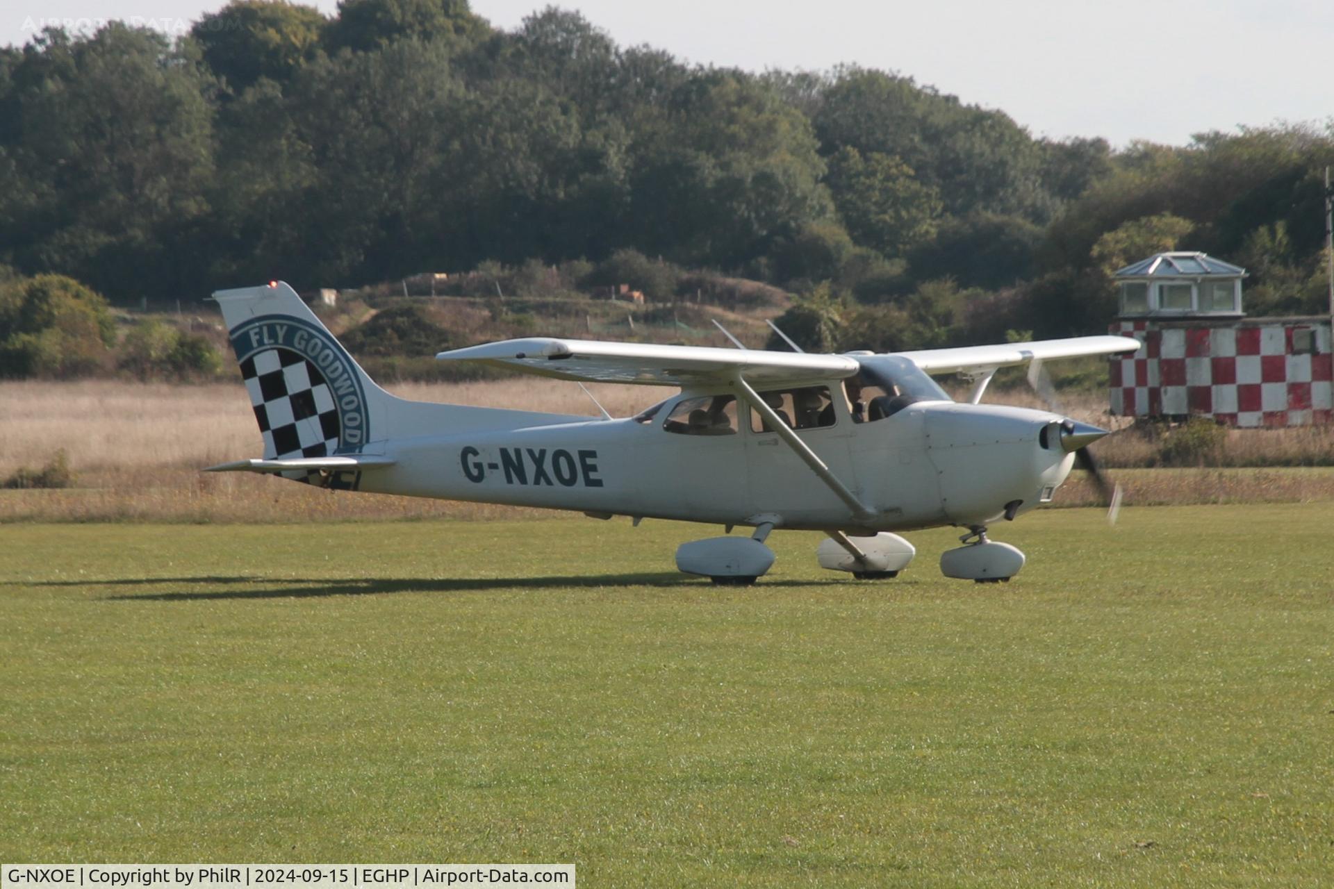 G-NXOE, 2010 Cessna 172S C/N 172S11002, G-NXOE 2010 Cessna 172S Popham