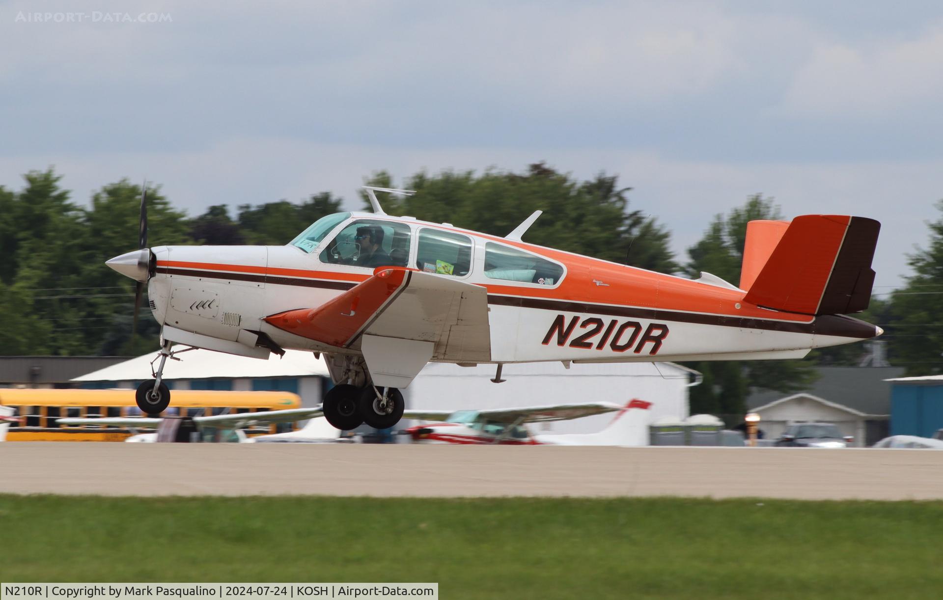 N210R, 1967 Beech V35 Bonanza C/N D-8463, Beech V35