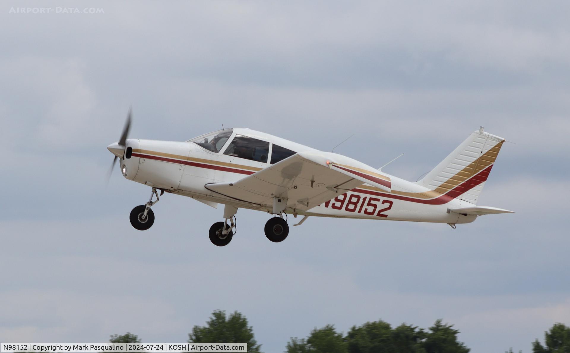 N98152, 1969 Piper PA-28-140 C/N 28-26077, Piper PA-28-140