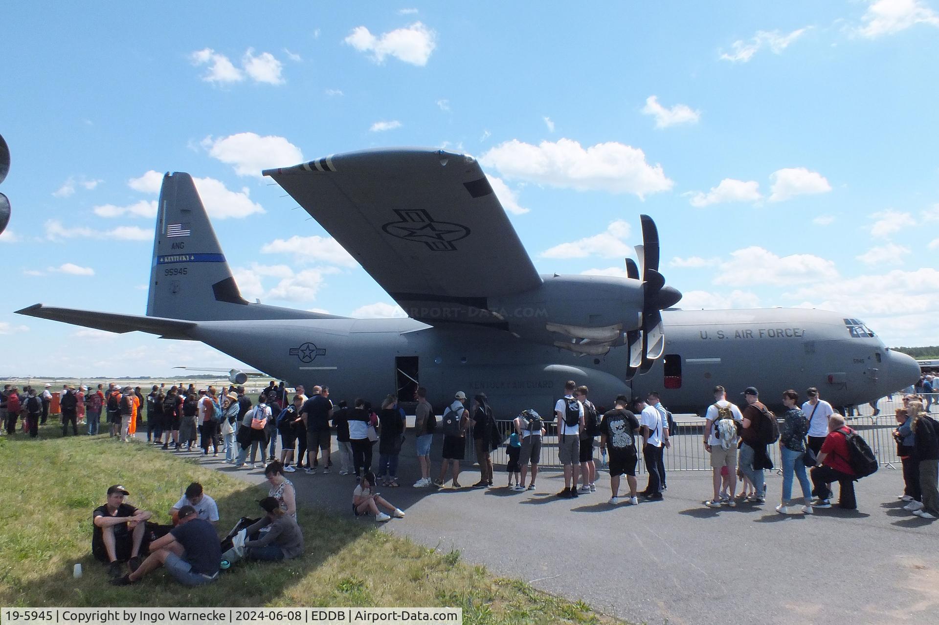 19-5945, 2022 Lockheed Martin C-130J-30 Super Hercules C/N 5945, Lockheed Martin C-130J-30 Super Hercules of the Kentucky ANG at ILA 2024, Berlin