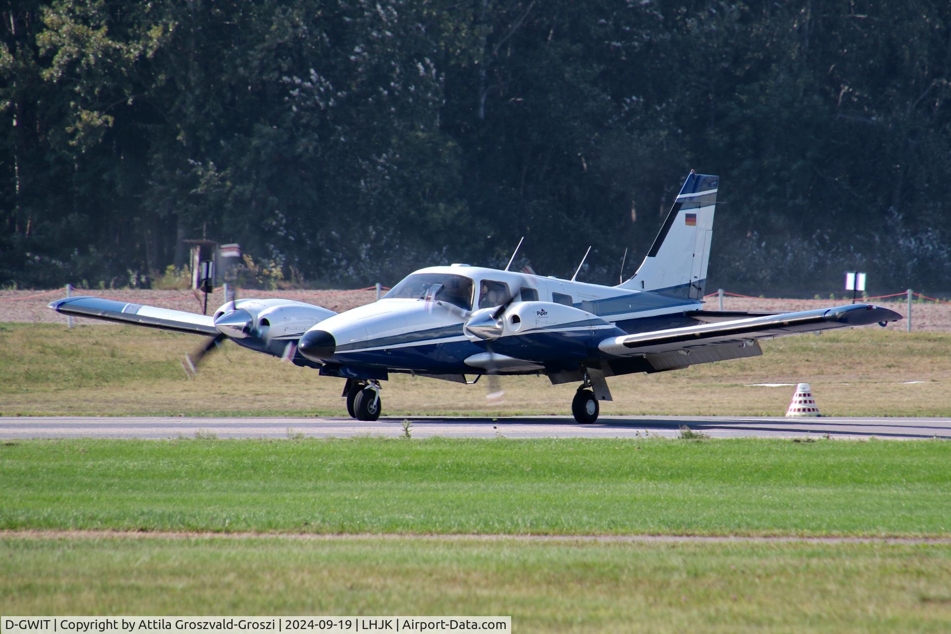 D-GWIT, Piper PA-34-220T Seneca III C/N 3449132, LHJK - Jakabszállás Airport, Hungary